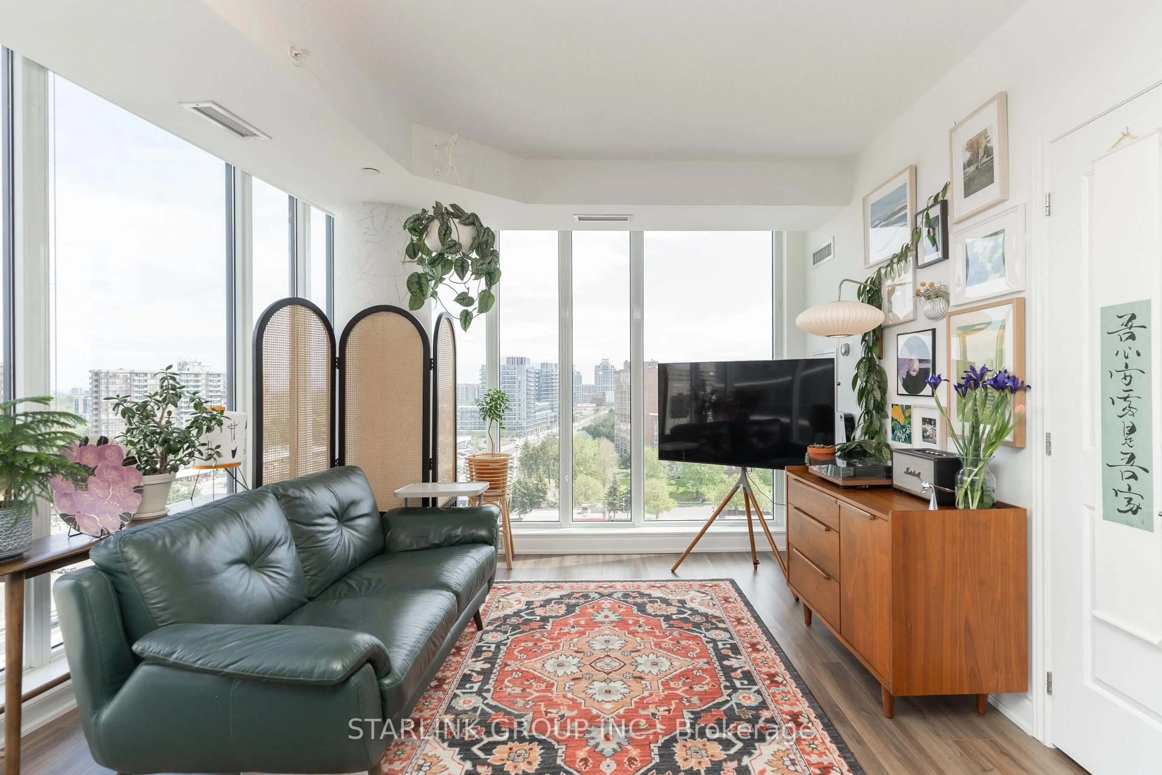 Living room with furniture, unknown for 9618 Yonge St #1106, Richmond Hill Ontario L4C 0X5