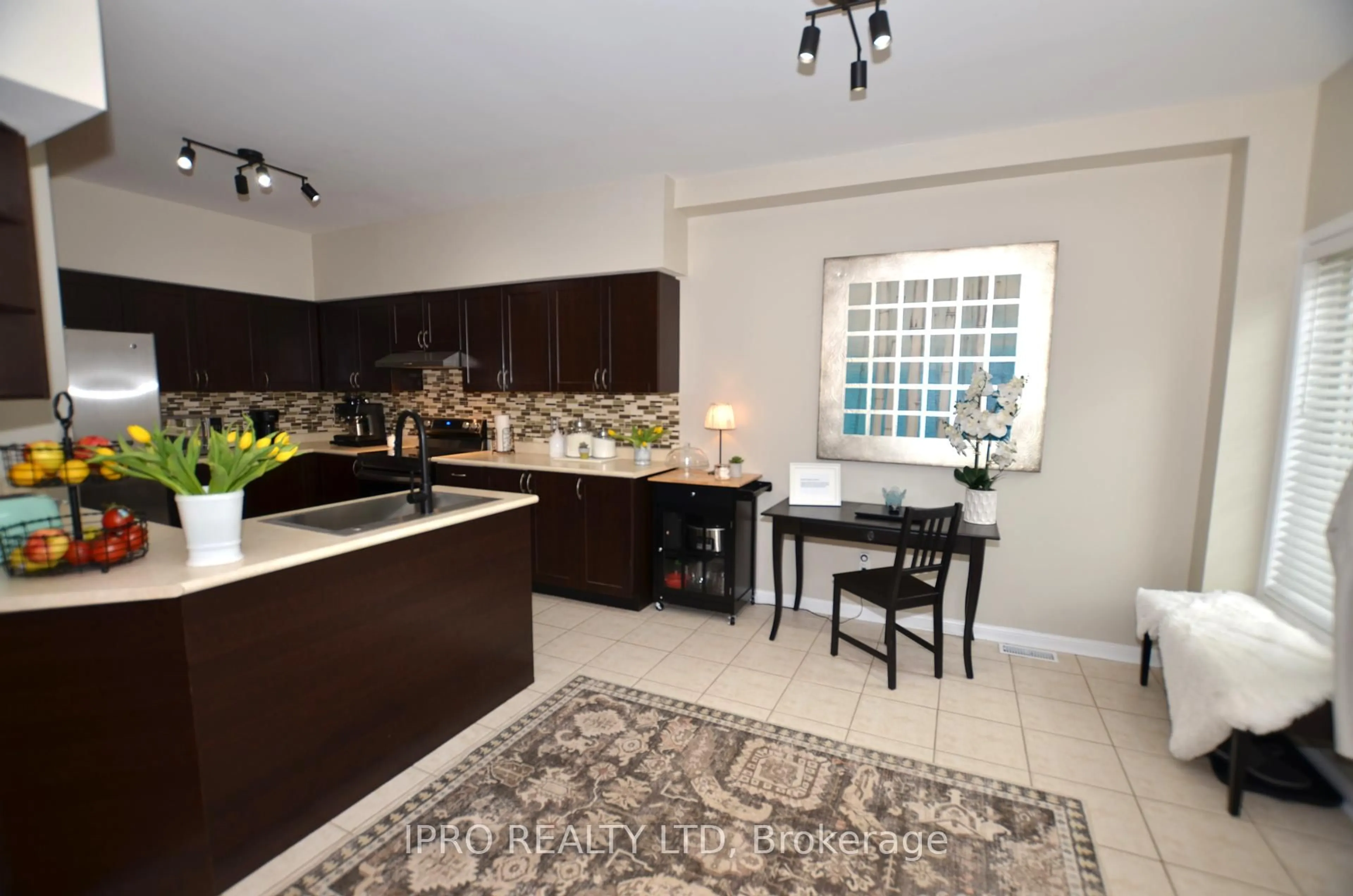 Unknown for 19249 Yonge St, East Gwillimbury Ontario L9N 1L1