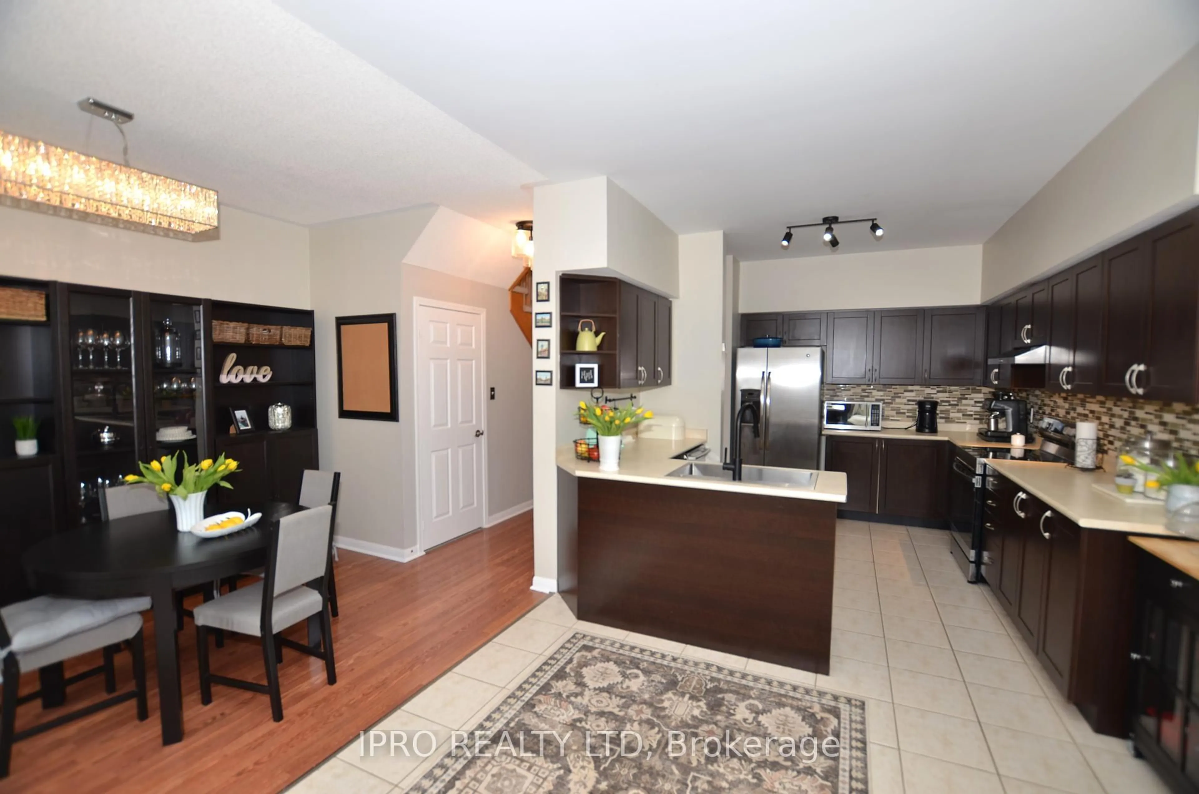 Open concept kitchen, unknown for 19249 Yonge St, East Gwillimbury Ontario L9N 1L1