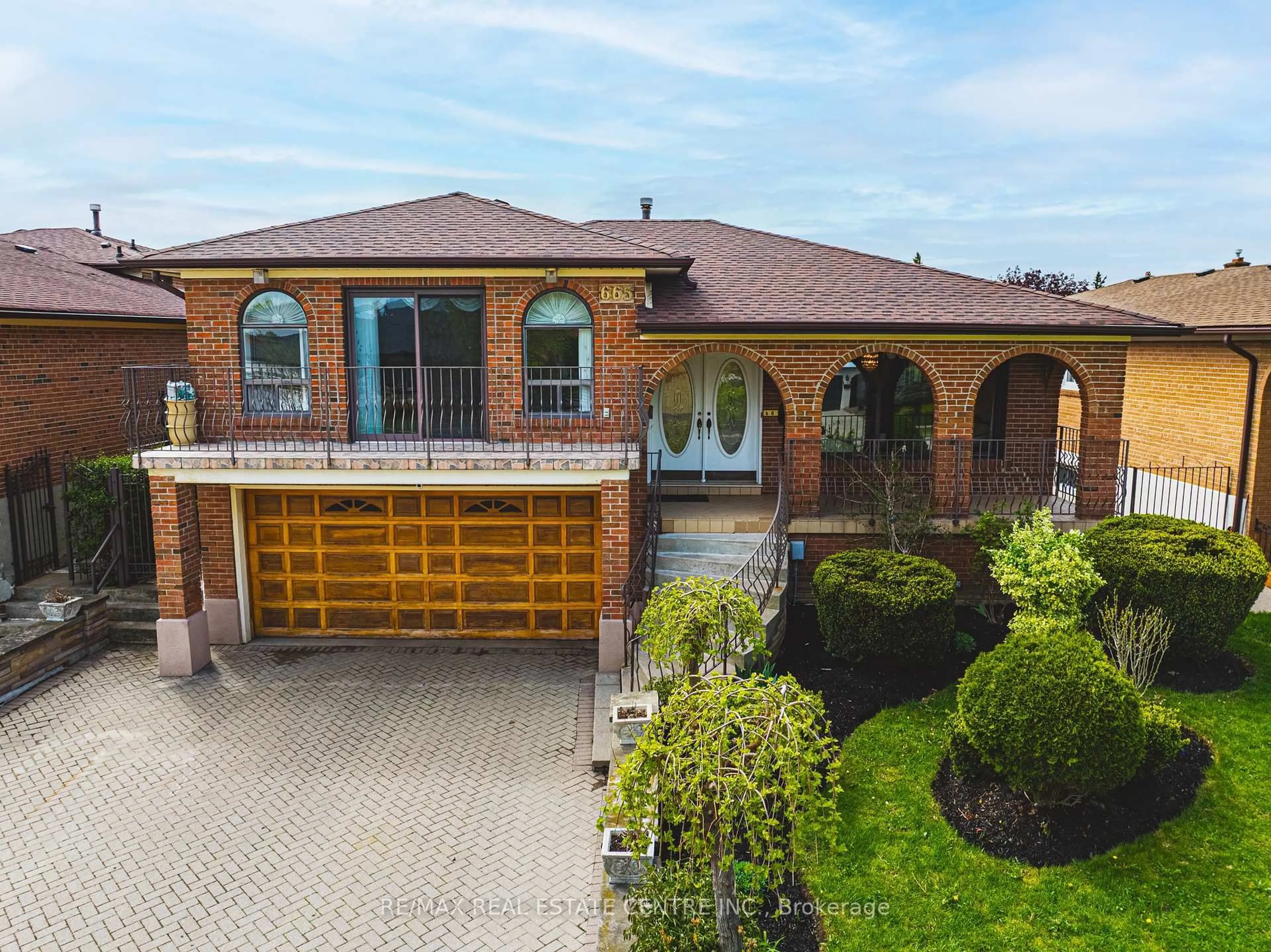 Home with brick exterior material, street for 665 Woodbridge Ave, Vaughan Ontario L4L 2T9
