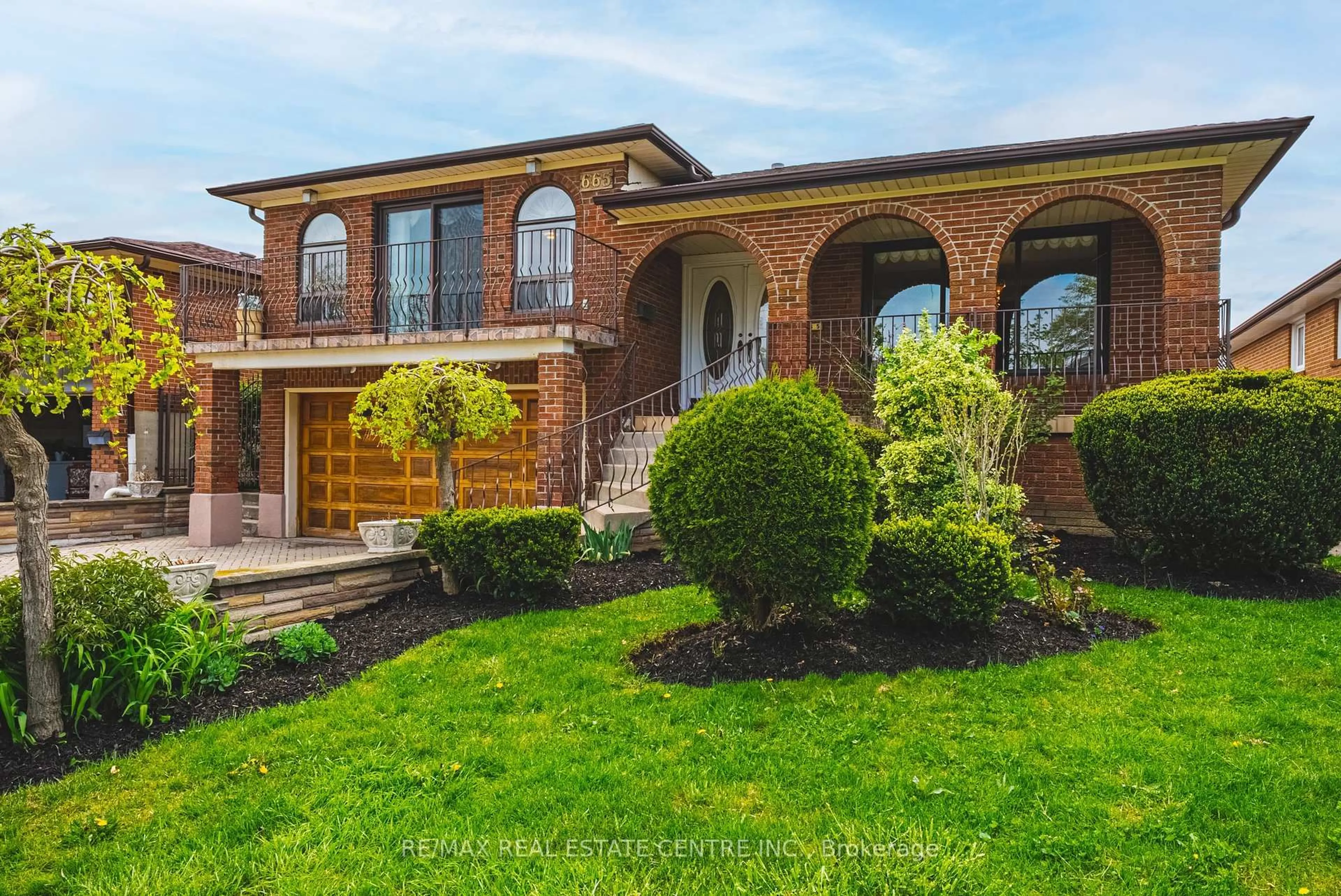 Home with brick exterior material, street for 665 Woodbridge Ave, Vaughan Ontario L4L 2T9