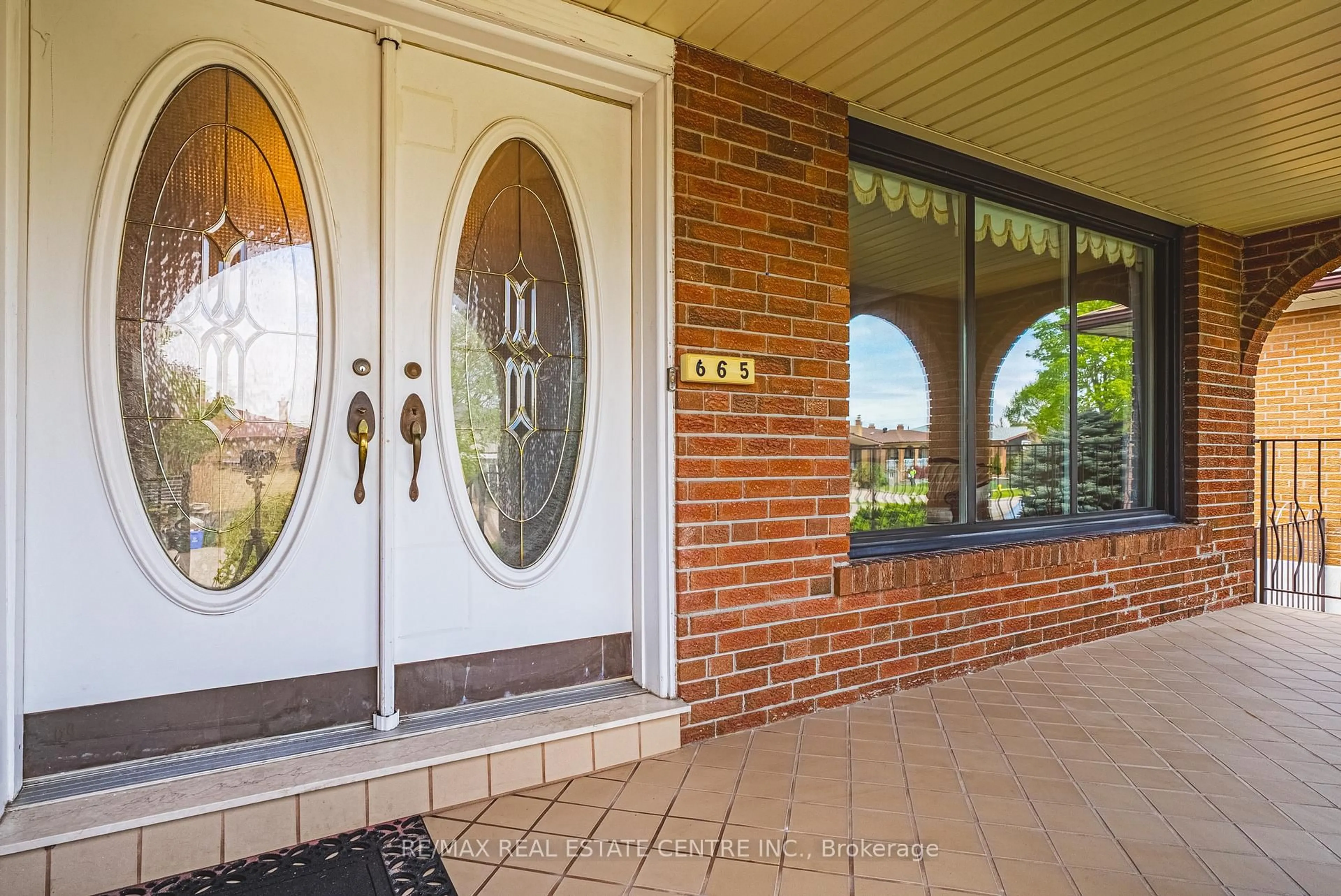 Unknown for 665 Woodbridge Ave, Vaughan Ontario L4L 2T9