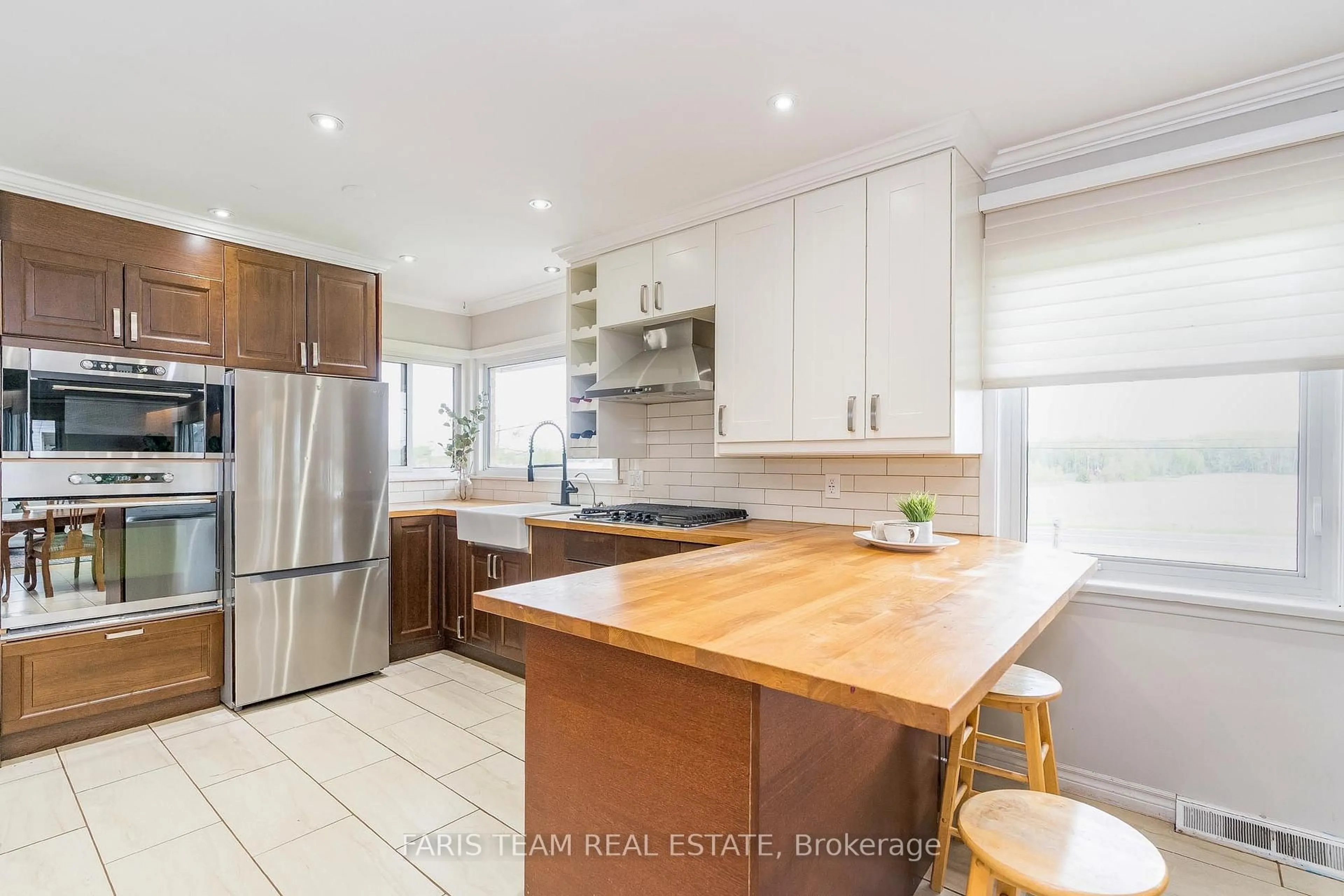 Open concept kitchen, unknown for 2088 Killarney Beach Rd, Innisfil Ontario L0L 1W0