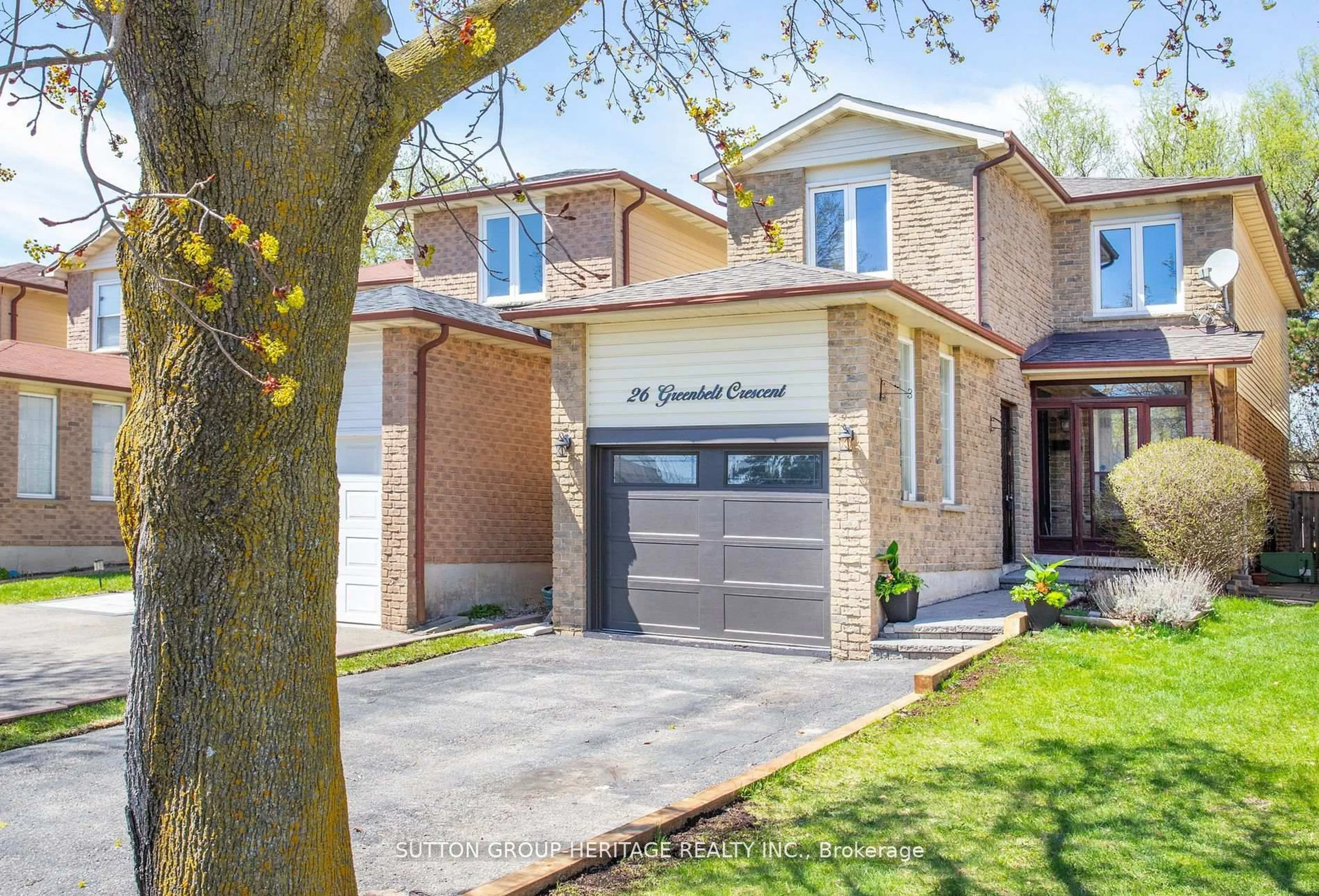 Home with brick exterior material, street for 26 Greenbelt Cres, Richmond Hill Ontario L4C 5R8