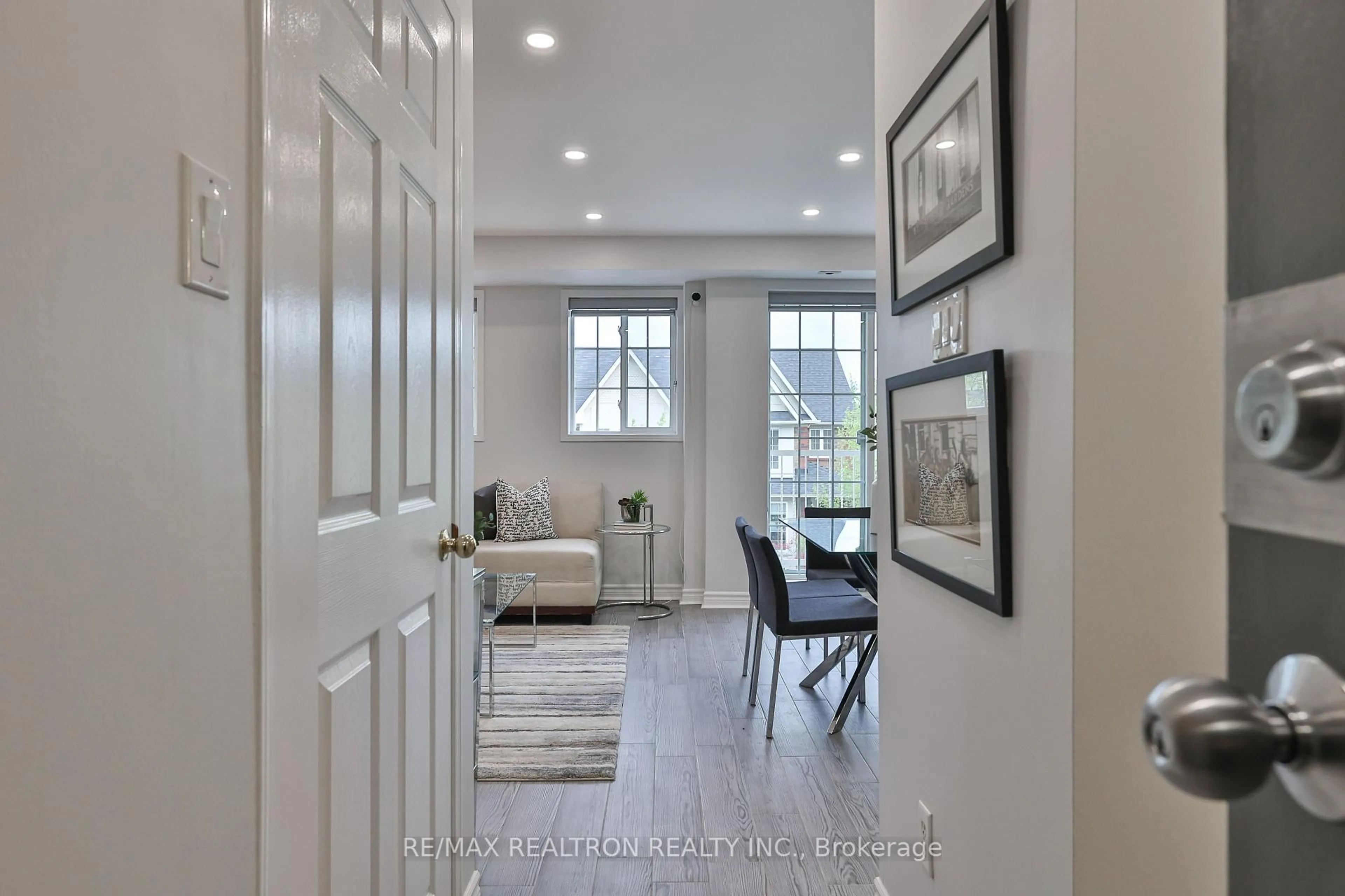 Indoor entryway for 110 Cornell Park Ave #C206, Markham Ontario L6B 1B6