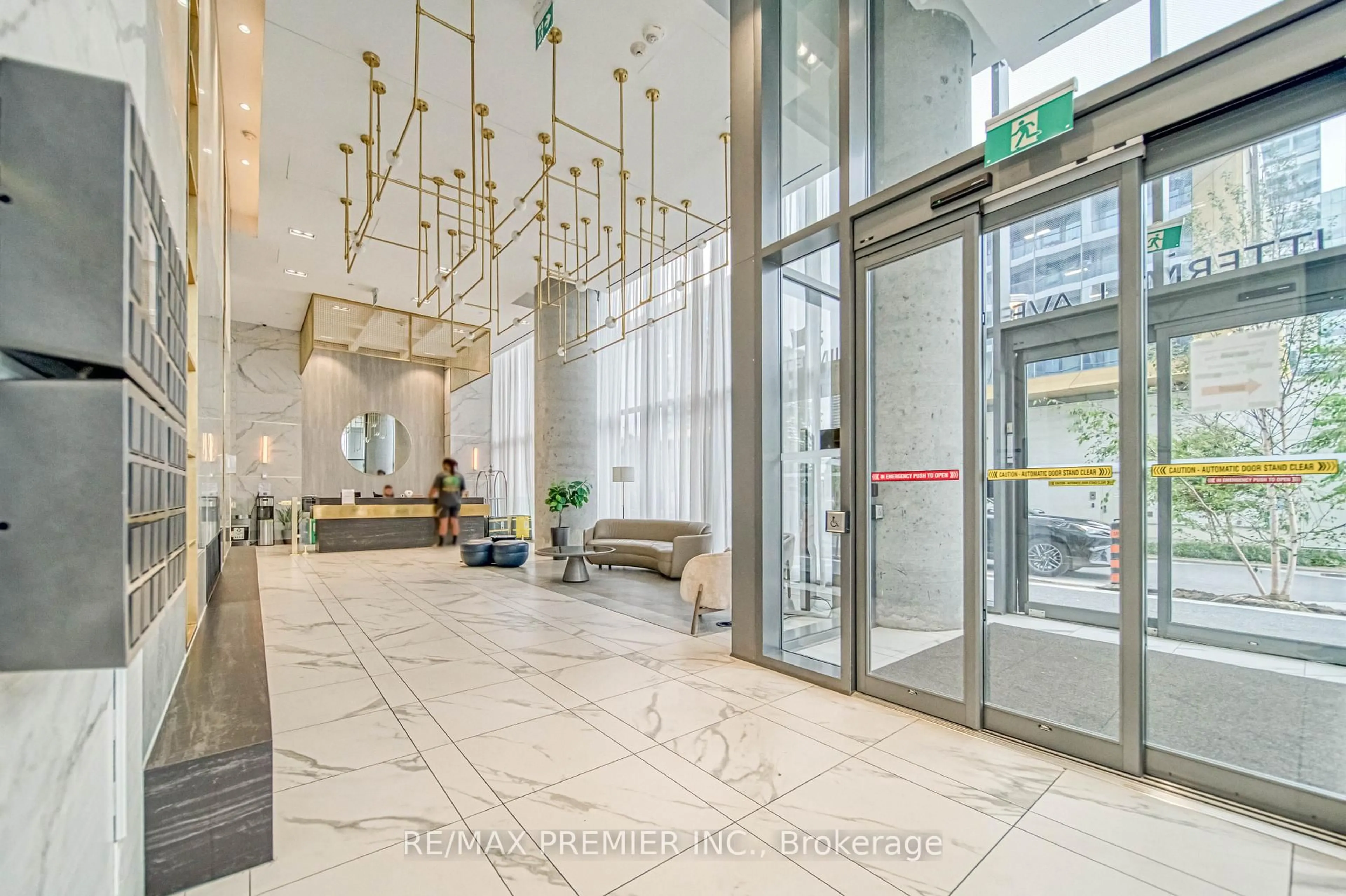 Indoor foyer for 5 Buttermill Ave #503, Vaughan Ontario L4K 0J5