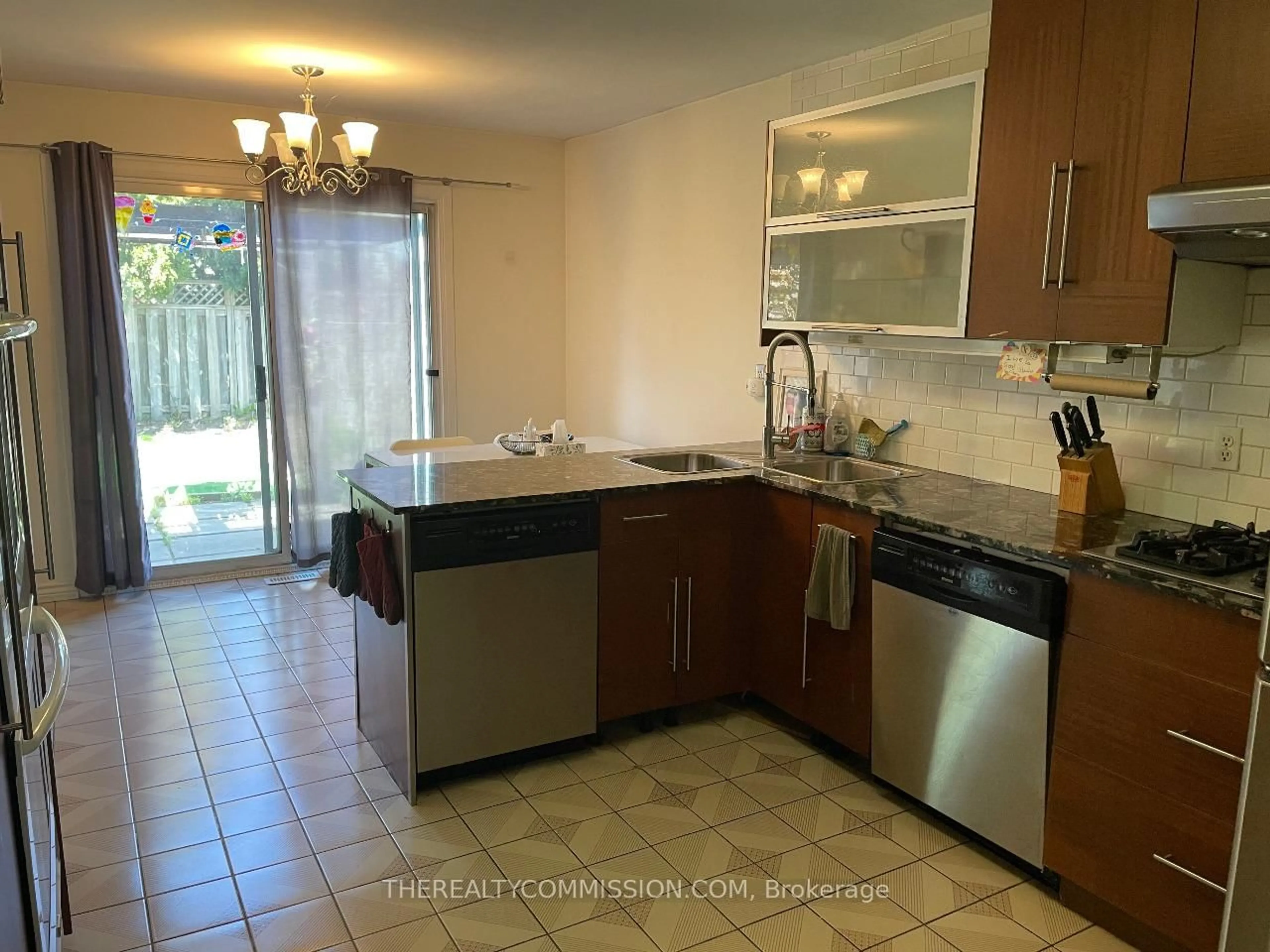 Standard kitchen, ceramic/tile floor for 28 Kimbergate Way, Vaughan Ontario L4J 6R5