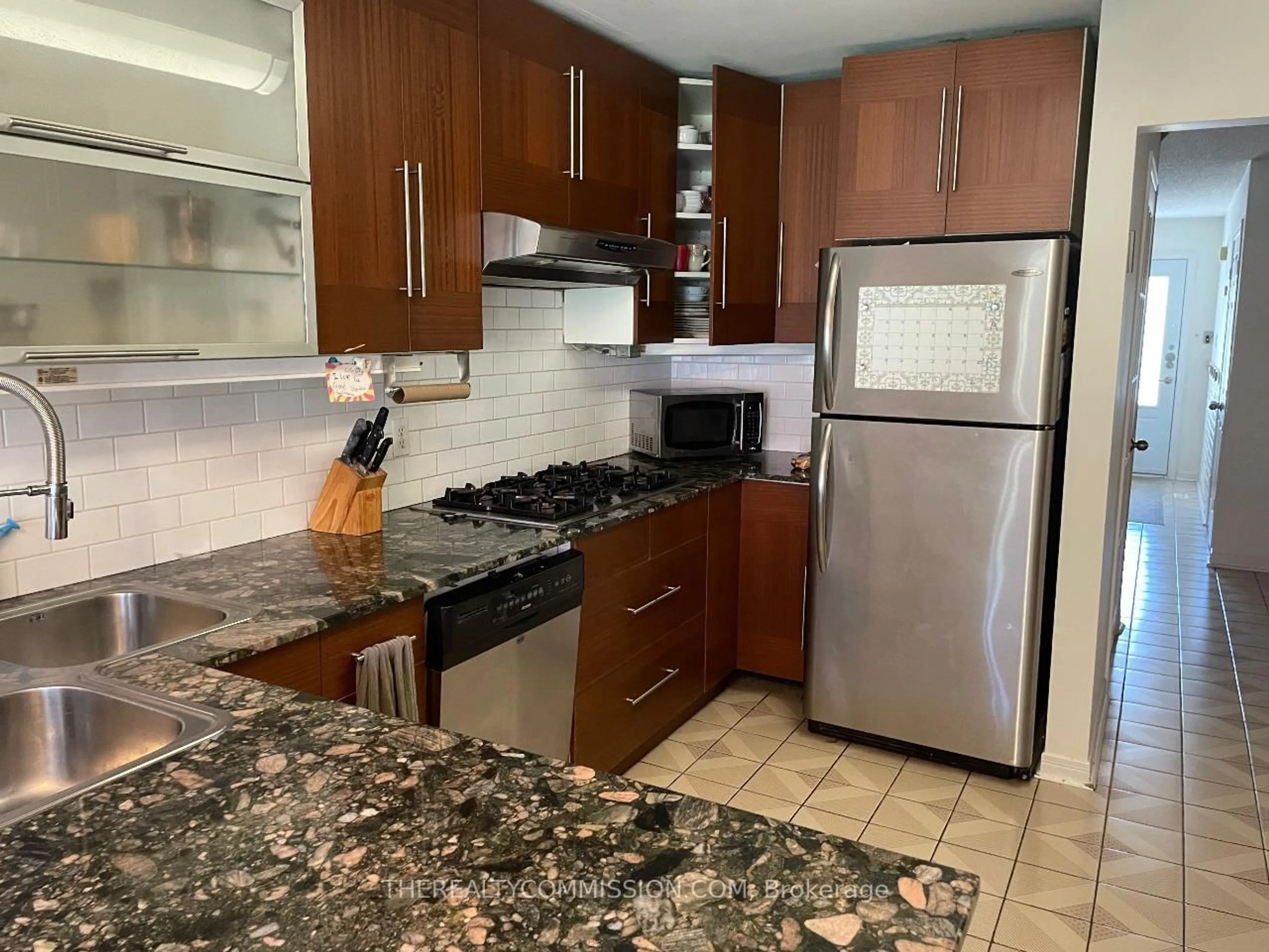 Standard kitchen, ceramic/tile floor for 28 Kimbergate Way, Vaughan Ontario L4J 6R5