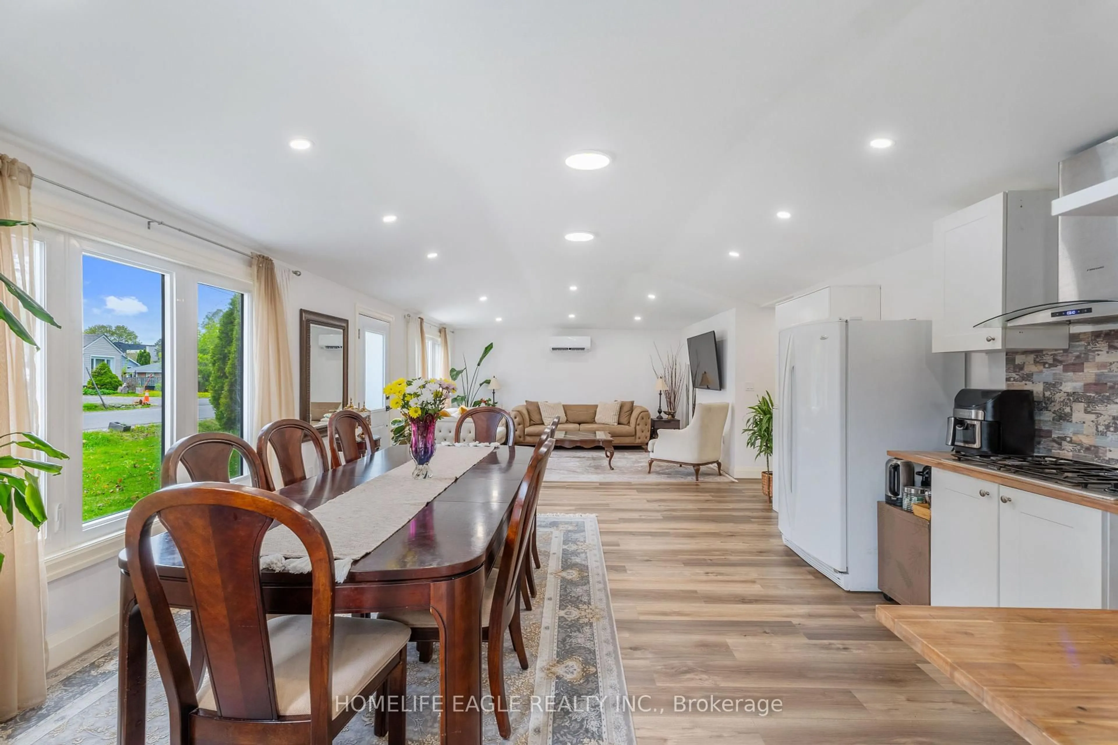 Dining room, wood/laminate floor for 3 Hughes St, Richmond Hill Ontario L4E 2V9