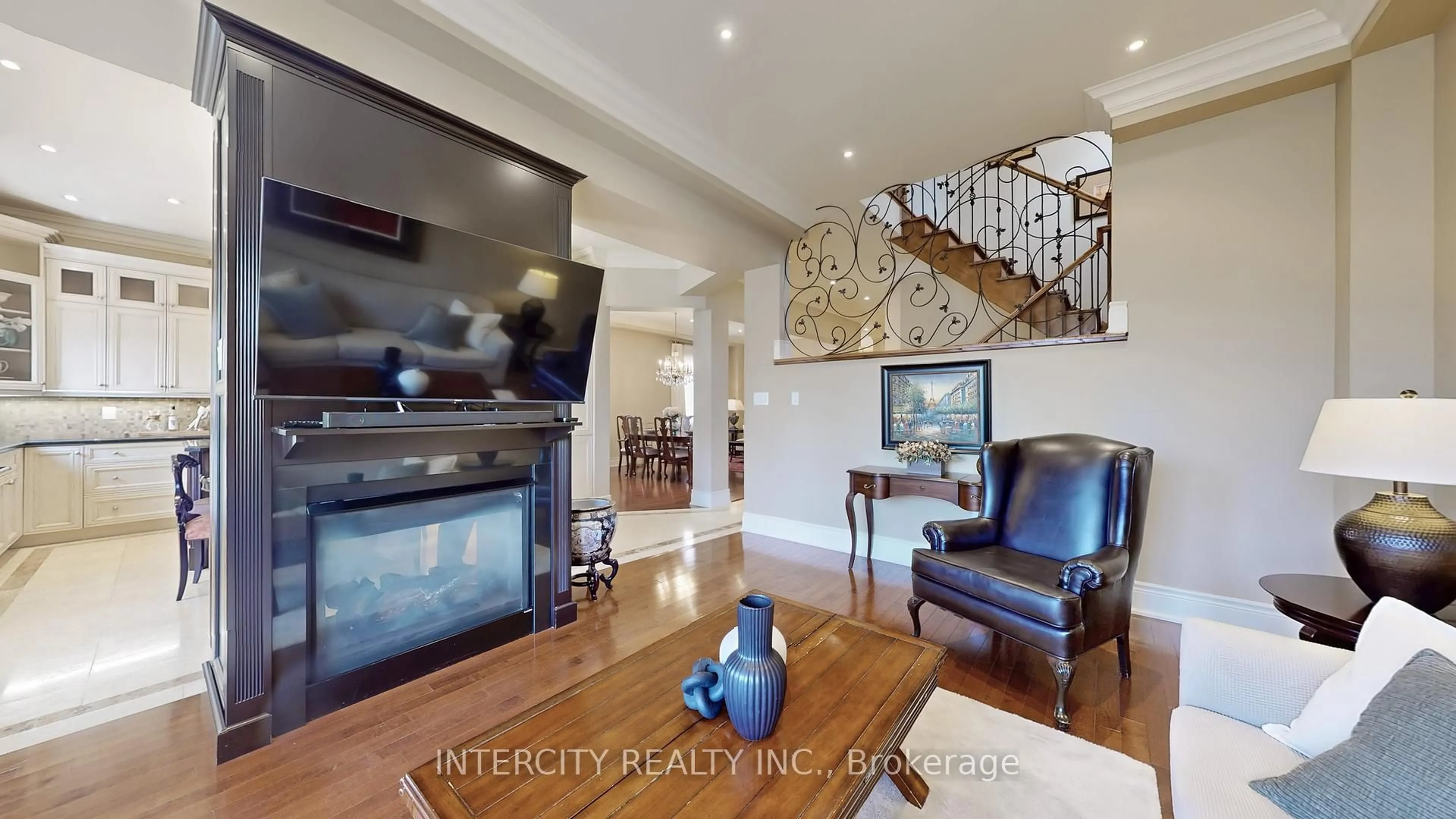 Living room with furniture, unknown for 32 Allison Ann Way, Vaughan Ontario L6A 0J4