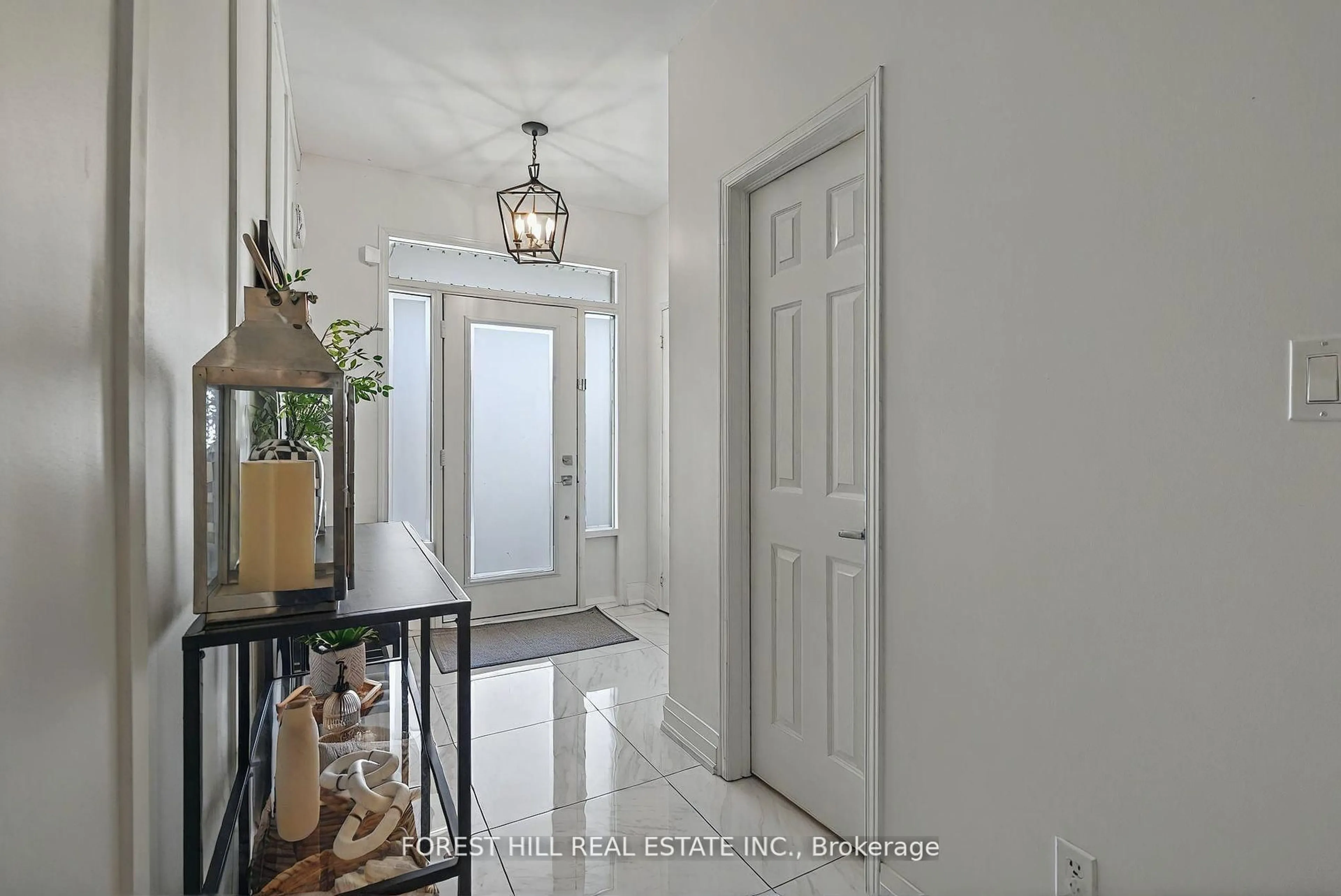 Indoor entryway for 7 London Pride Dr, Richmond Hill Ontario L4E 0X3
