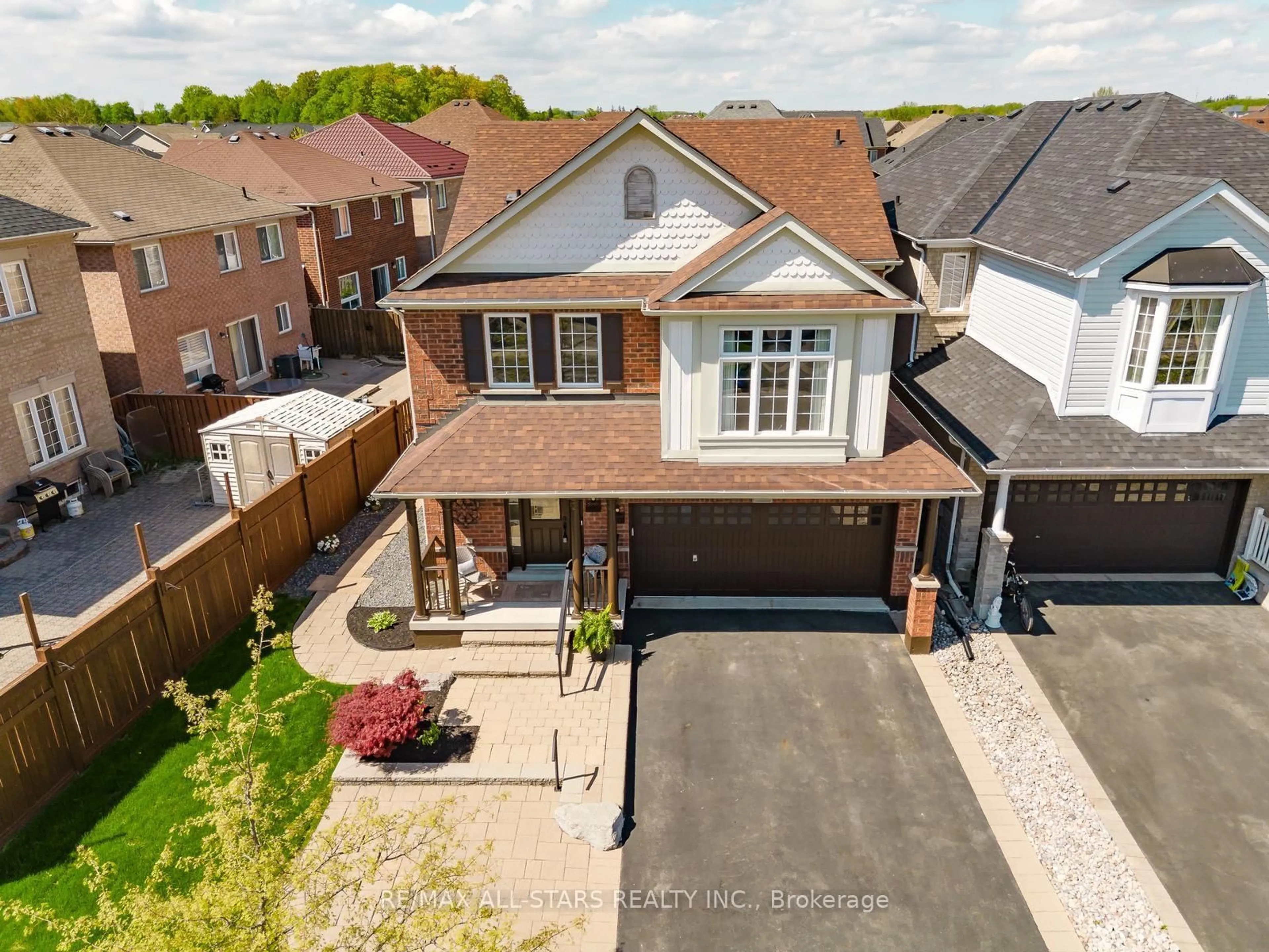 A pic from outside/outdoor area/front of a property/back of a property/a pic from drone, street for 3 Richard Coulson Cres, Whitchurch-Stouffville Ontario L4A 0G7