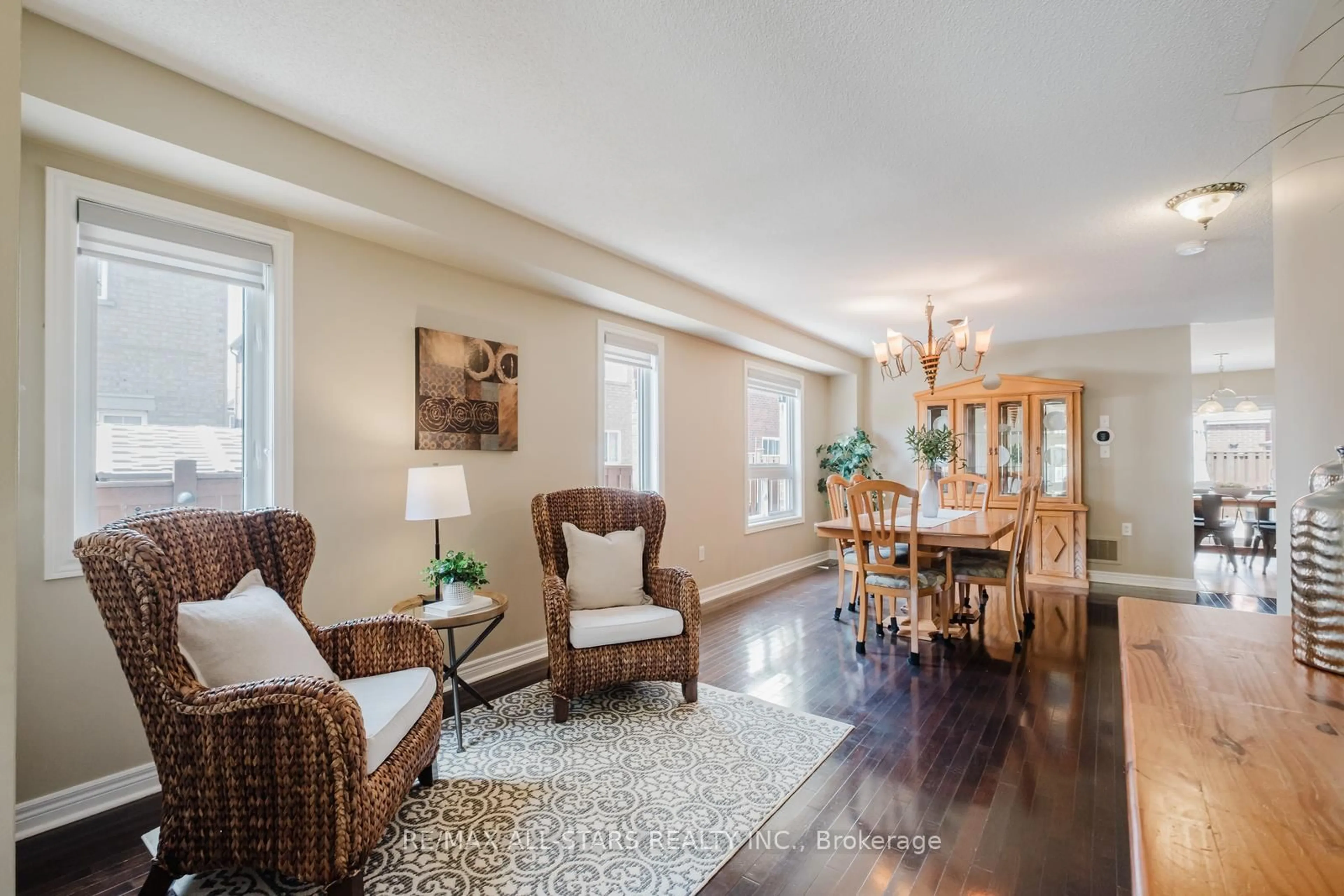 Living room with furniture, unknown for 3 Richard Coulson Cres, Whitchurch-Stouffville Ontario L4A 0G7