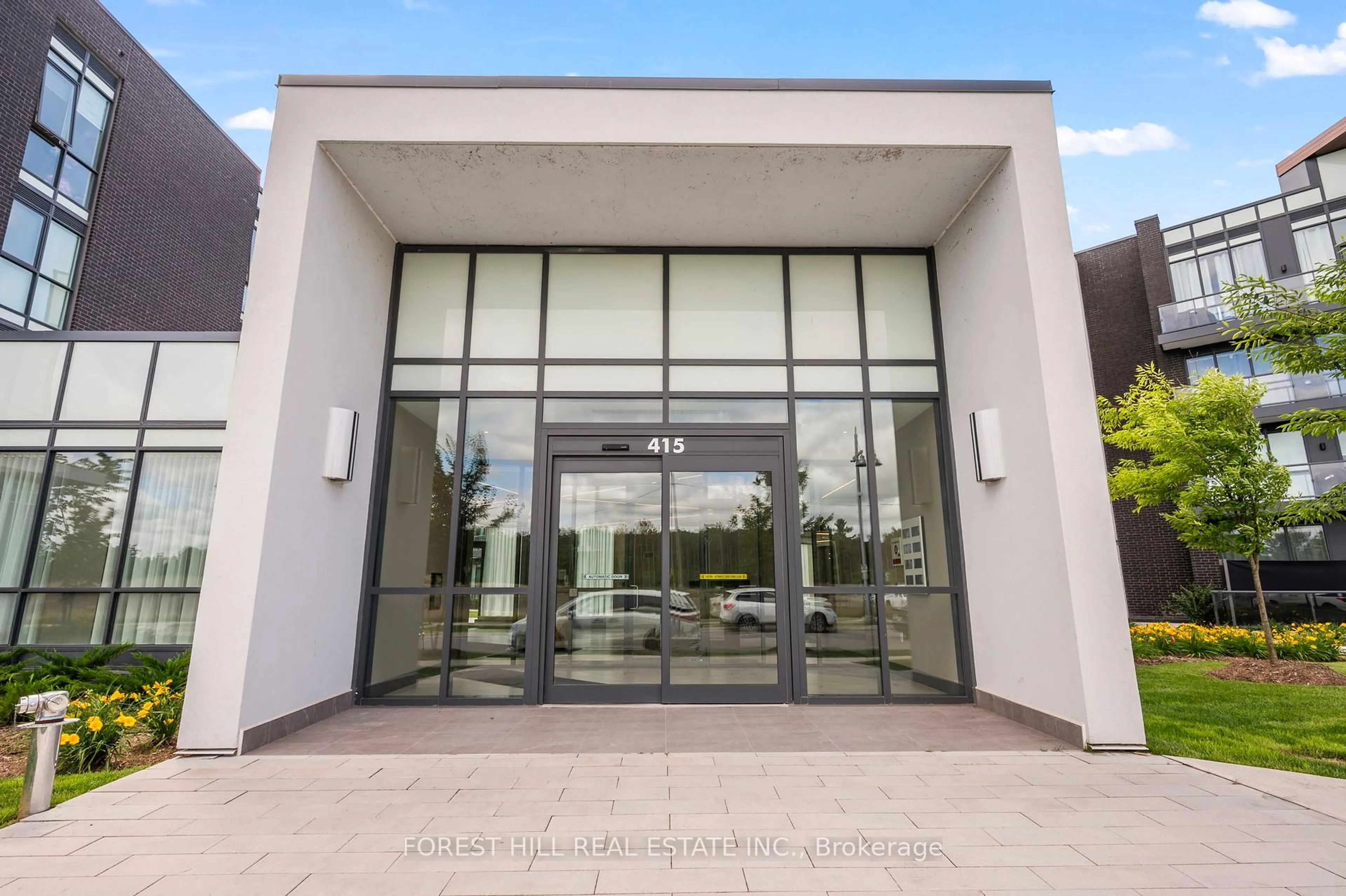 Indoor foyer for 415 Sea Ray Blvd #128, Innisfil Ontario L9S 2P7