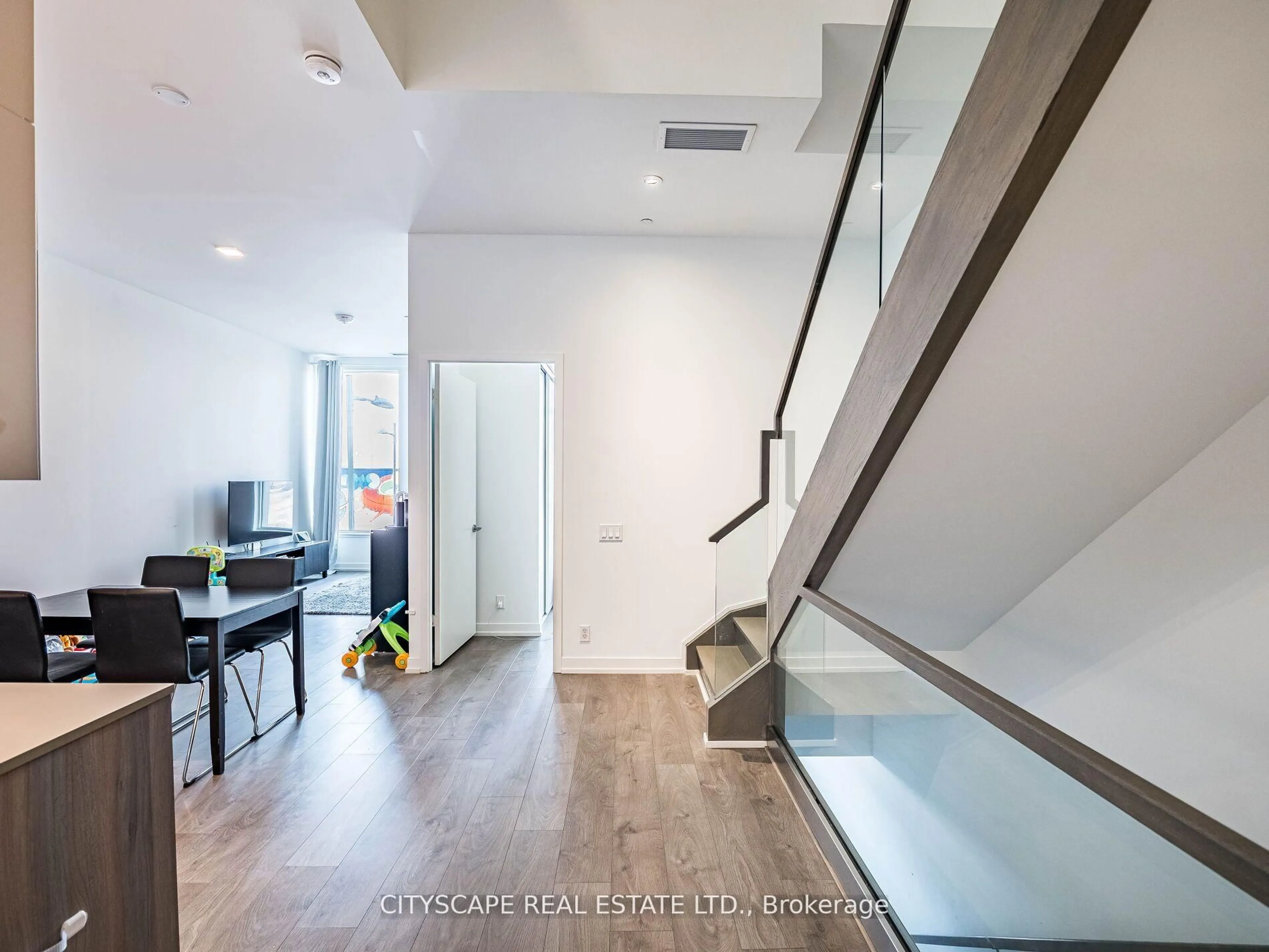 Indoor entryway for 9 Buttermill Ave #TH06, Vaughan Ontario L4K 0M5