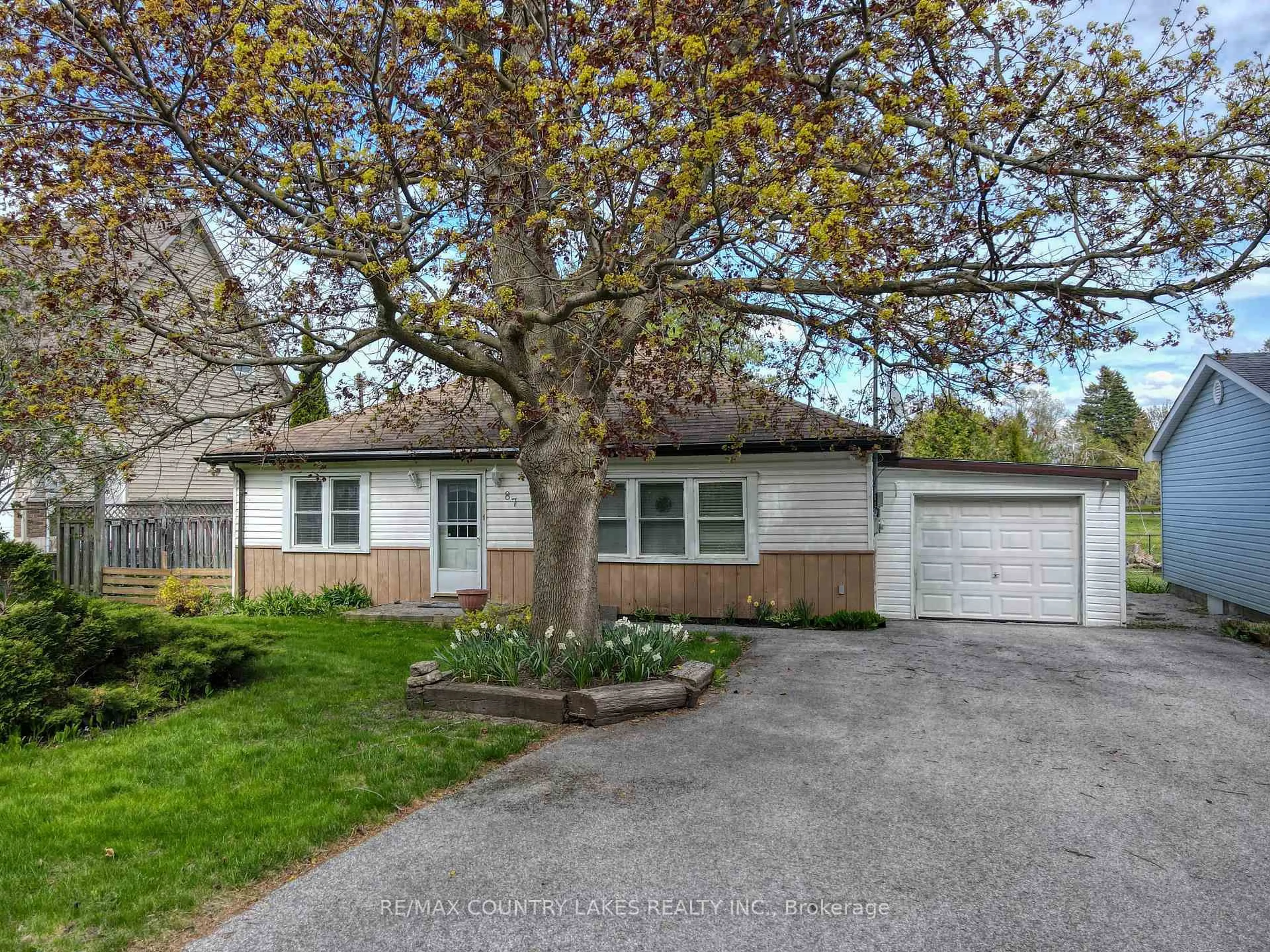 Home with vinyl exterior material, street for 87 Grew Blvd, Georgina Ontario L0E 1L0
