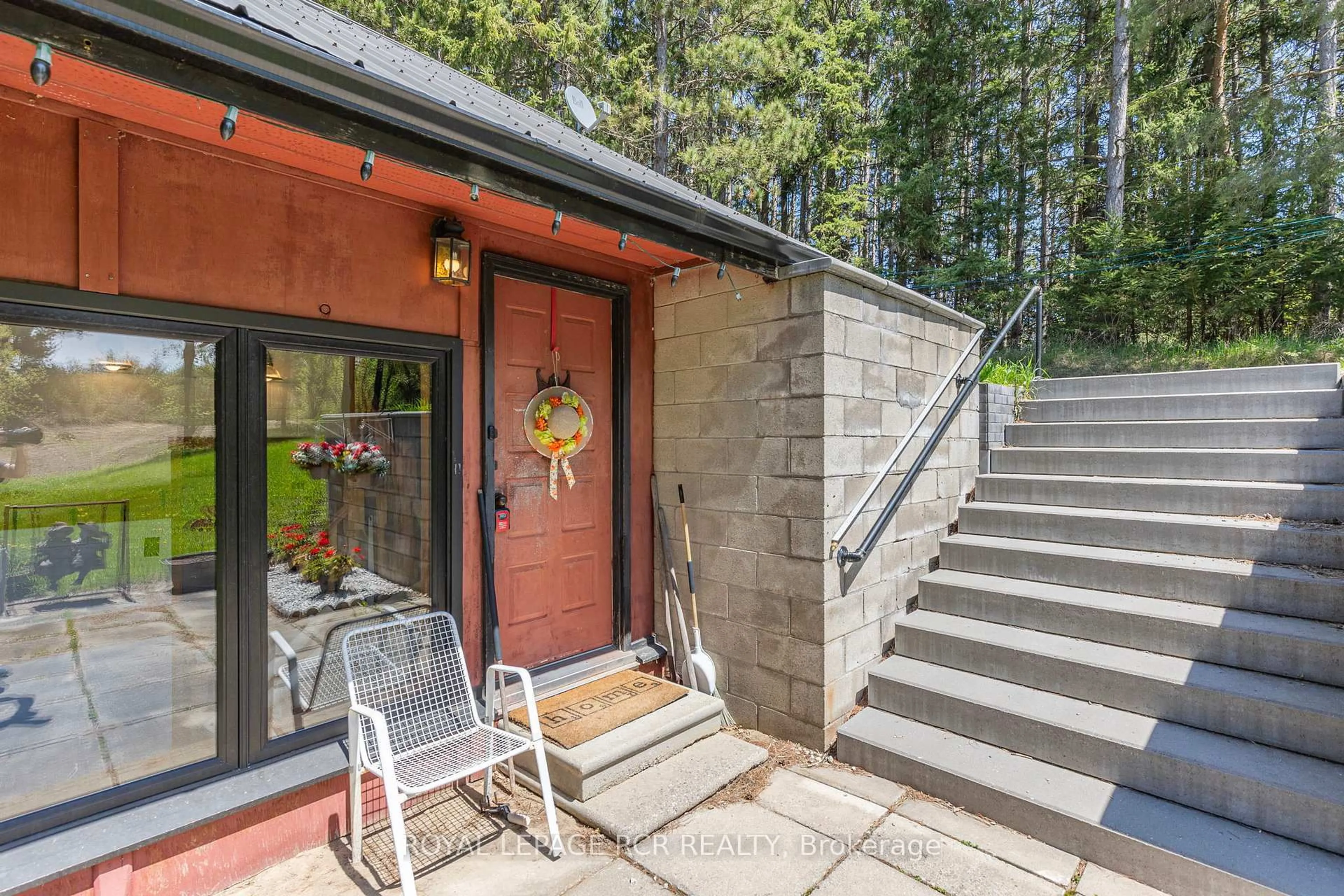 Patio, street for 1092 Ballycroy Rd, Adjala-Tosorontio Ontario L0N 1P0