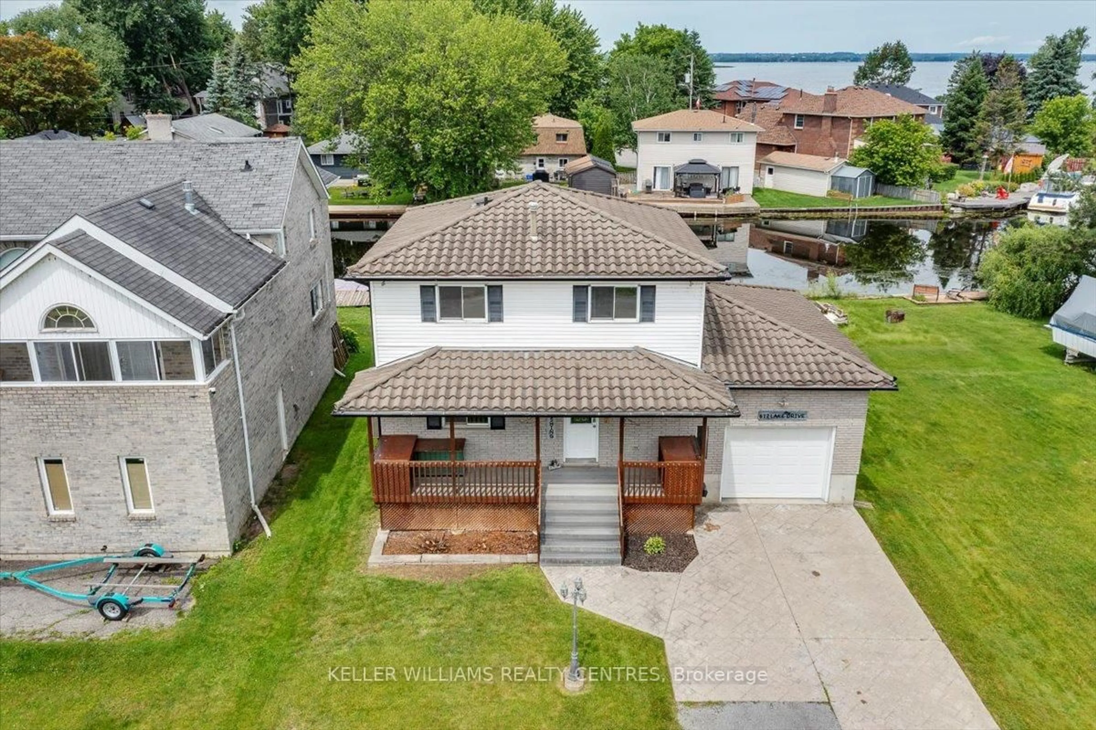 A pic from outside/outdoor area/front of a property/back of a property/a pic from drone, water/lake/river/ocean view for 612 Lake Dr, Georgina Ontario L4P 1T5