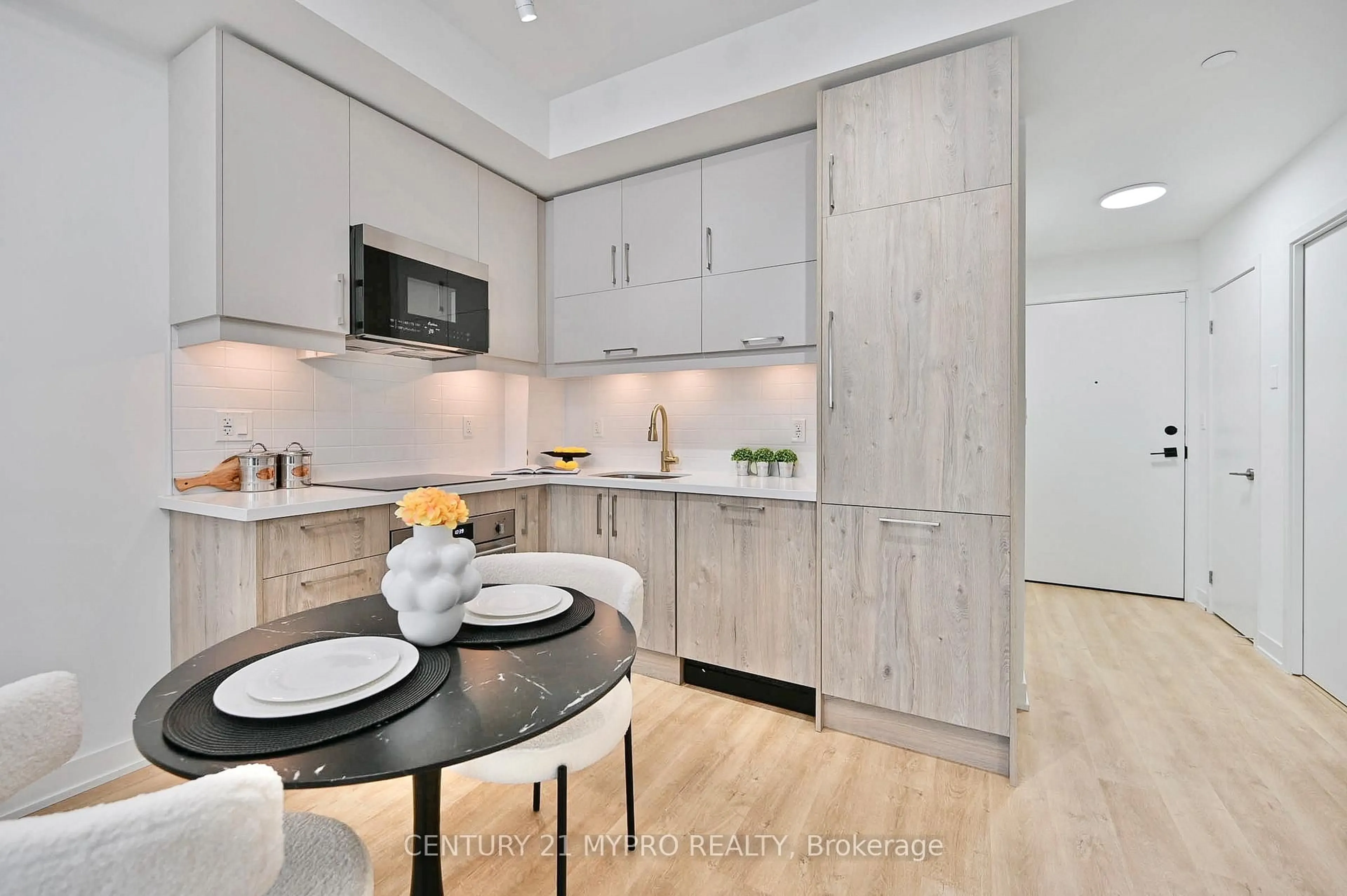 Contemporary kitchen, unknown for 38 Simcoe Prom #516C, Markham Ontario L6G 0H7