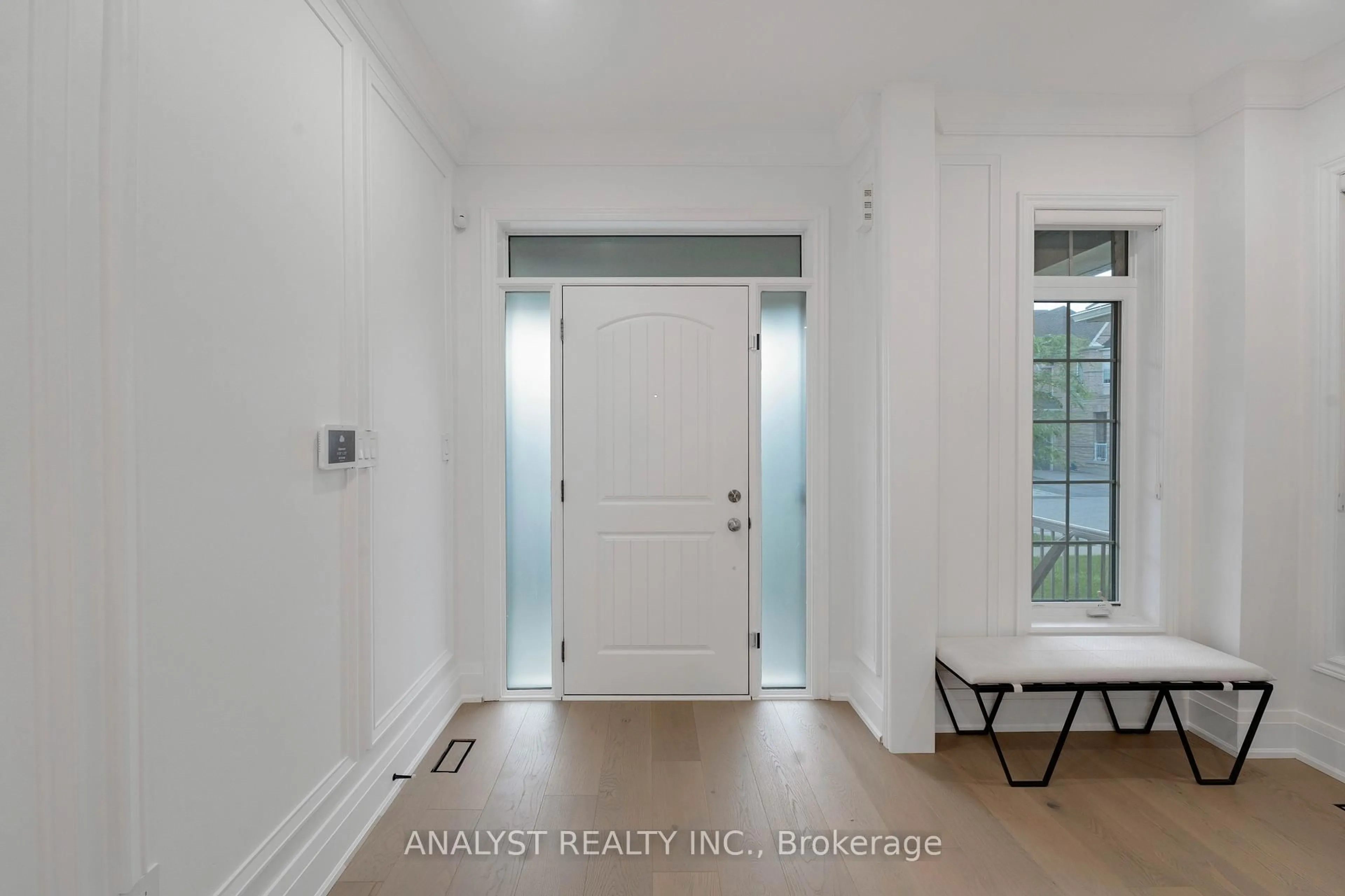 Indoor entryway for 27 Oren St, Vaughan Ontario L4H 4A1