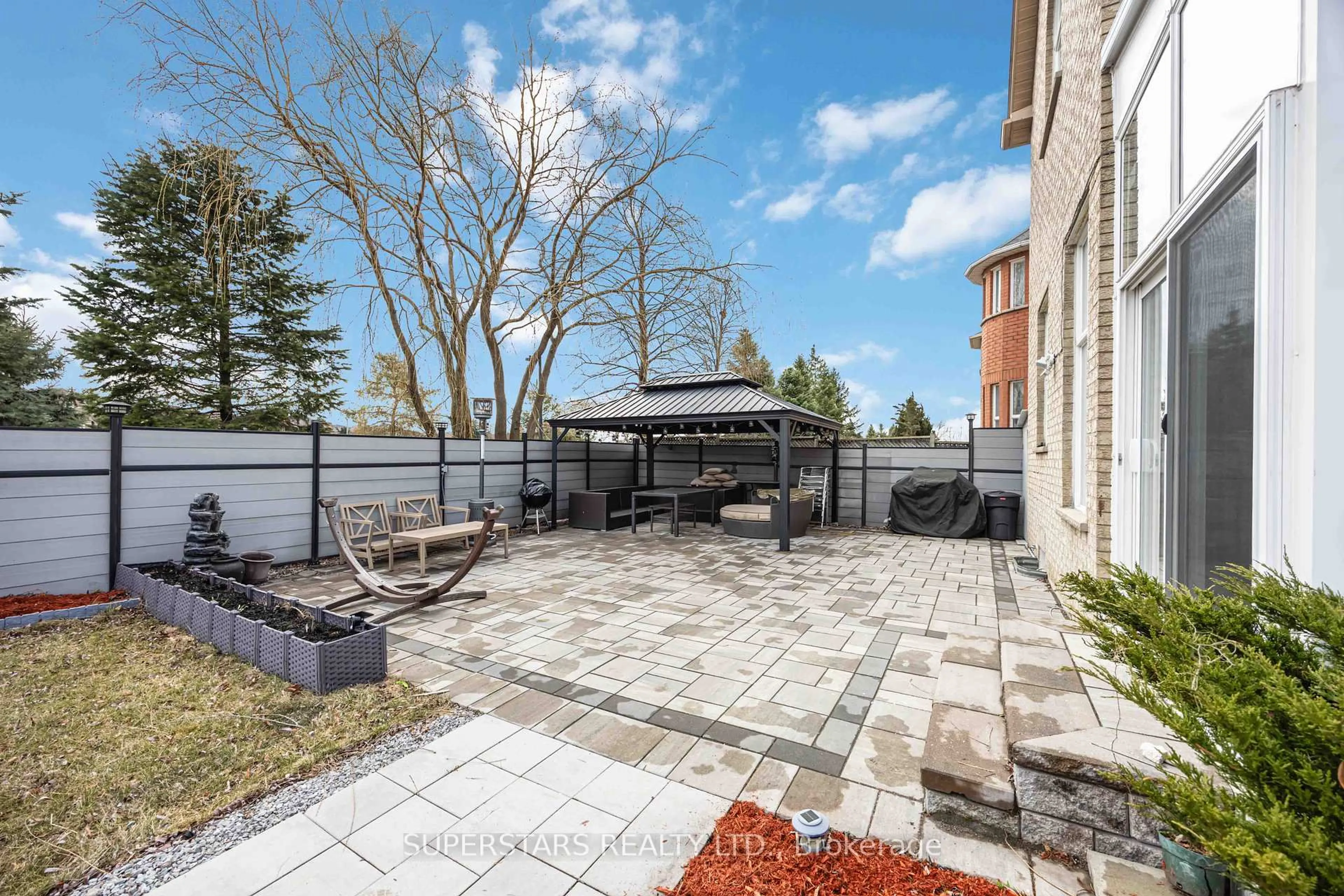 Patio, water/lake/river/ocean view for 85 Queensway Dr, Richmond Hill Ontario L4S 1R9