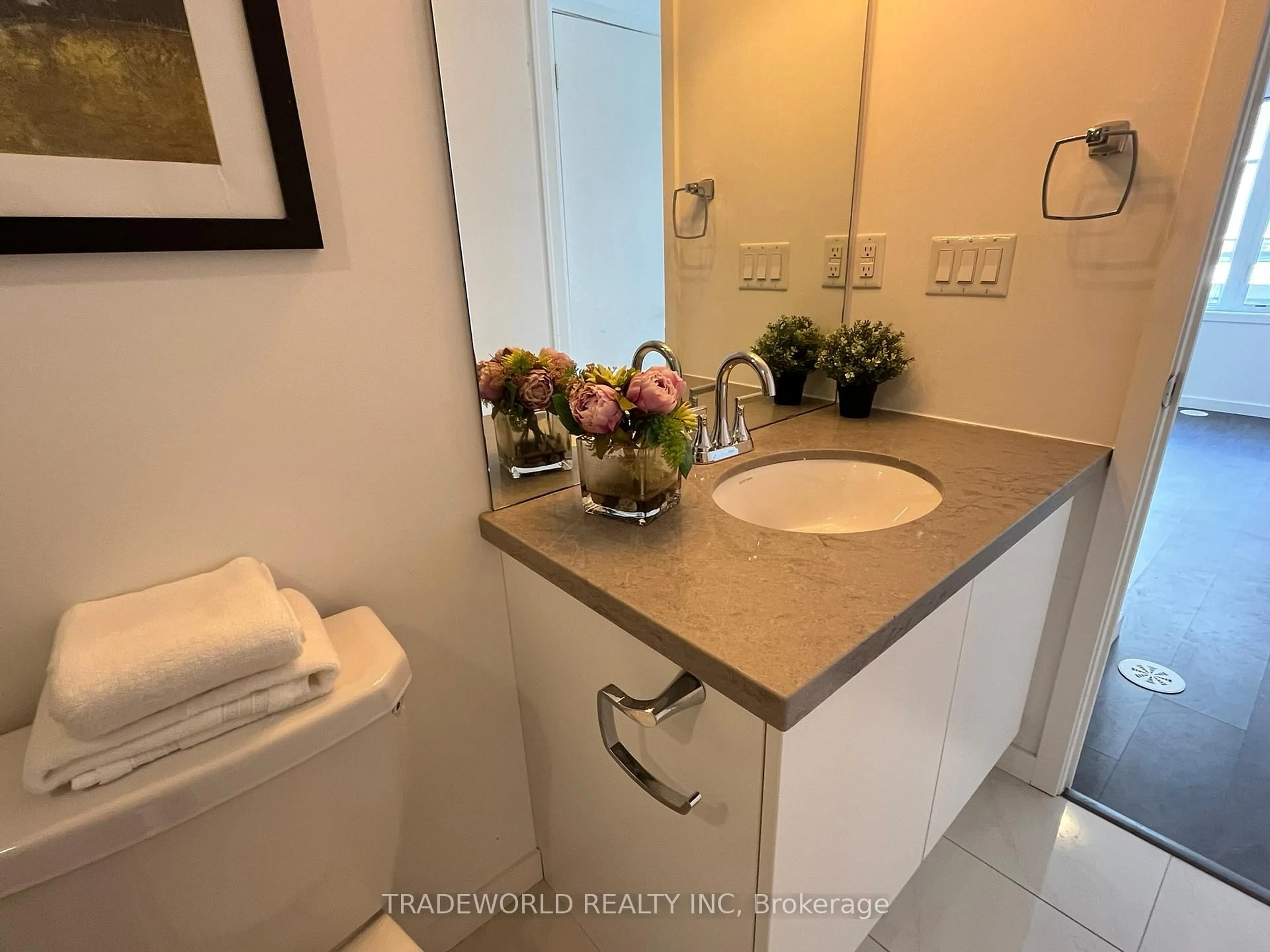 Standard bathroom, ceramic/tile floor for 300 Alex Gardner Circ ##59, Aurora Ontario L4G 3G5