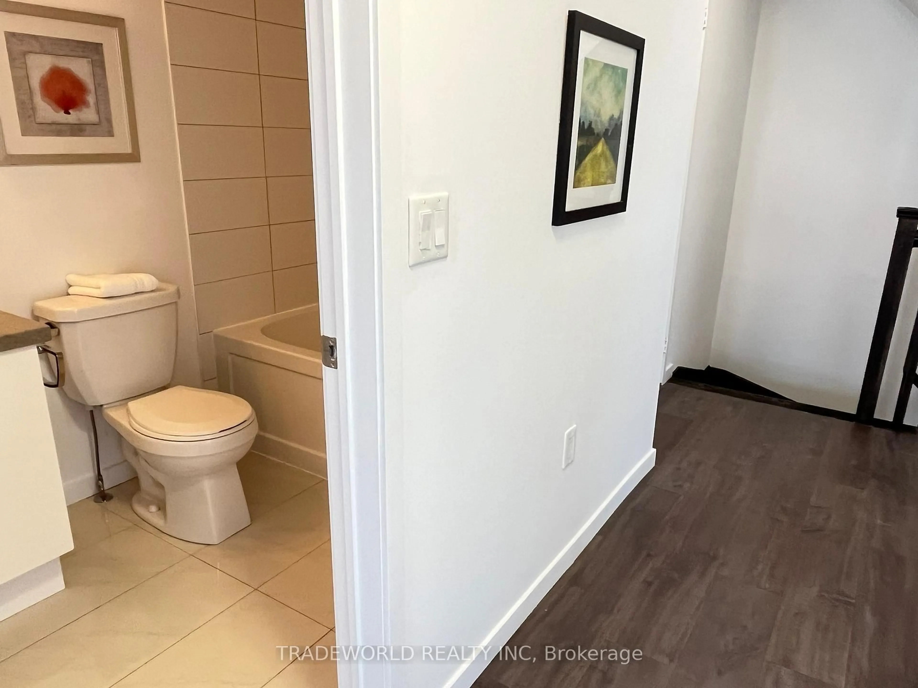Standard bathroom, unknown for 300 Alex Gardner Circ ##59, Aurora Ontario L4G 3G5