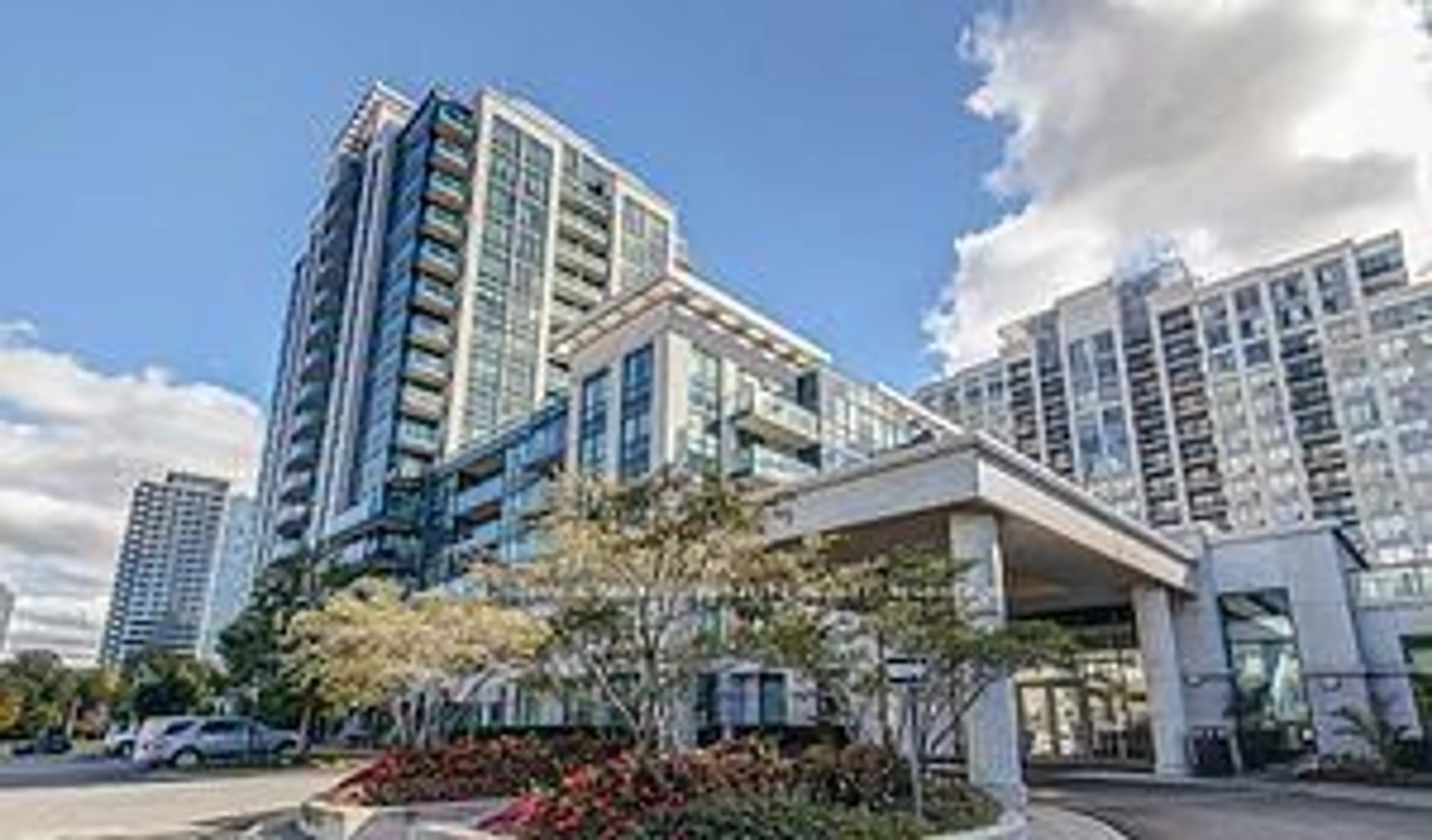 Indoor foyer for 30 North Park Rd #812, Vaughan Ontario L4J 0G6