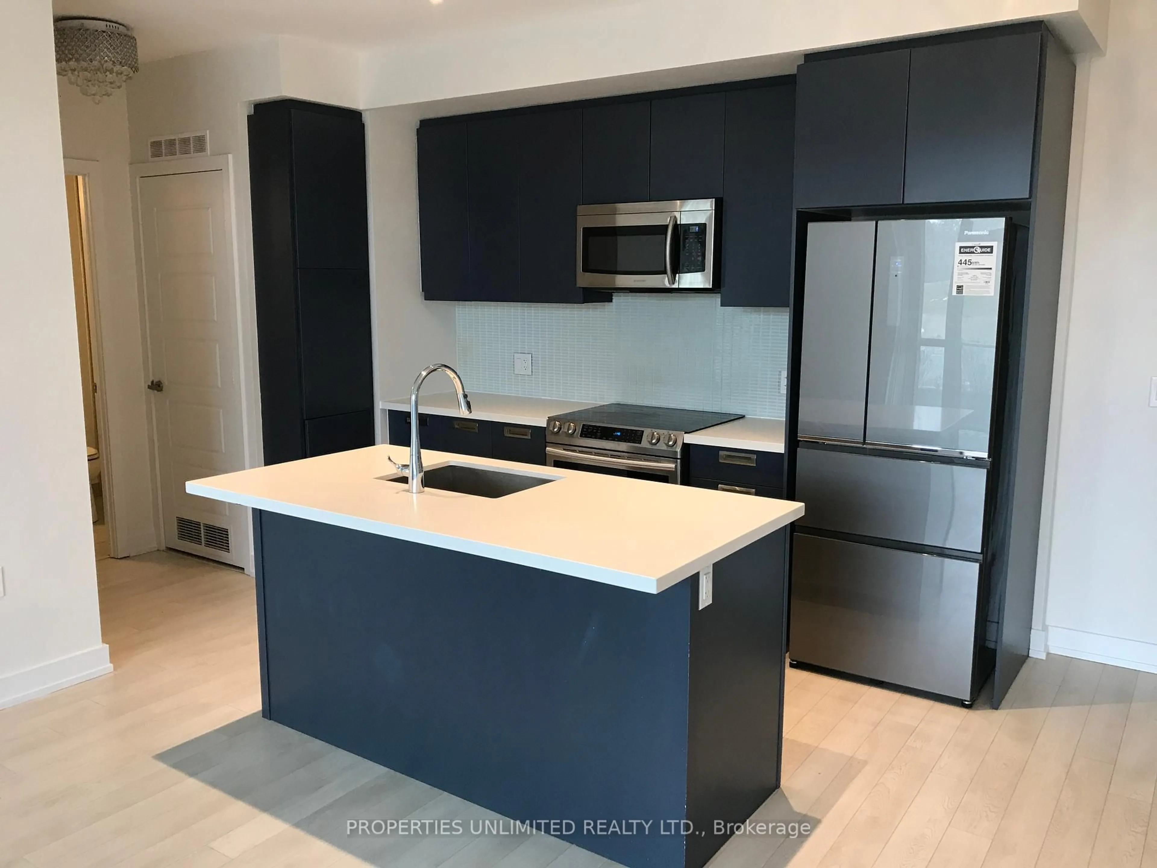 Open concept kitchen, ceramic/tile floor for 375 Sea Ray Ave #142, Innisfil Ontario L9S 0N9