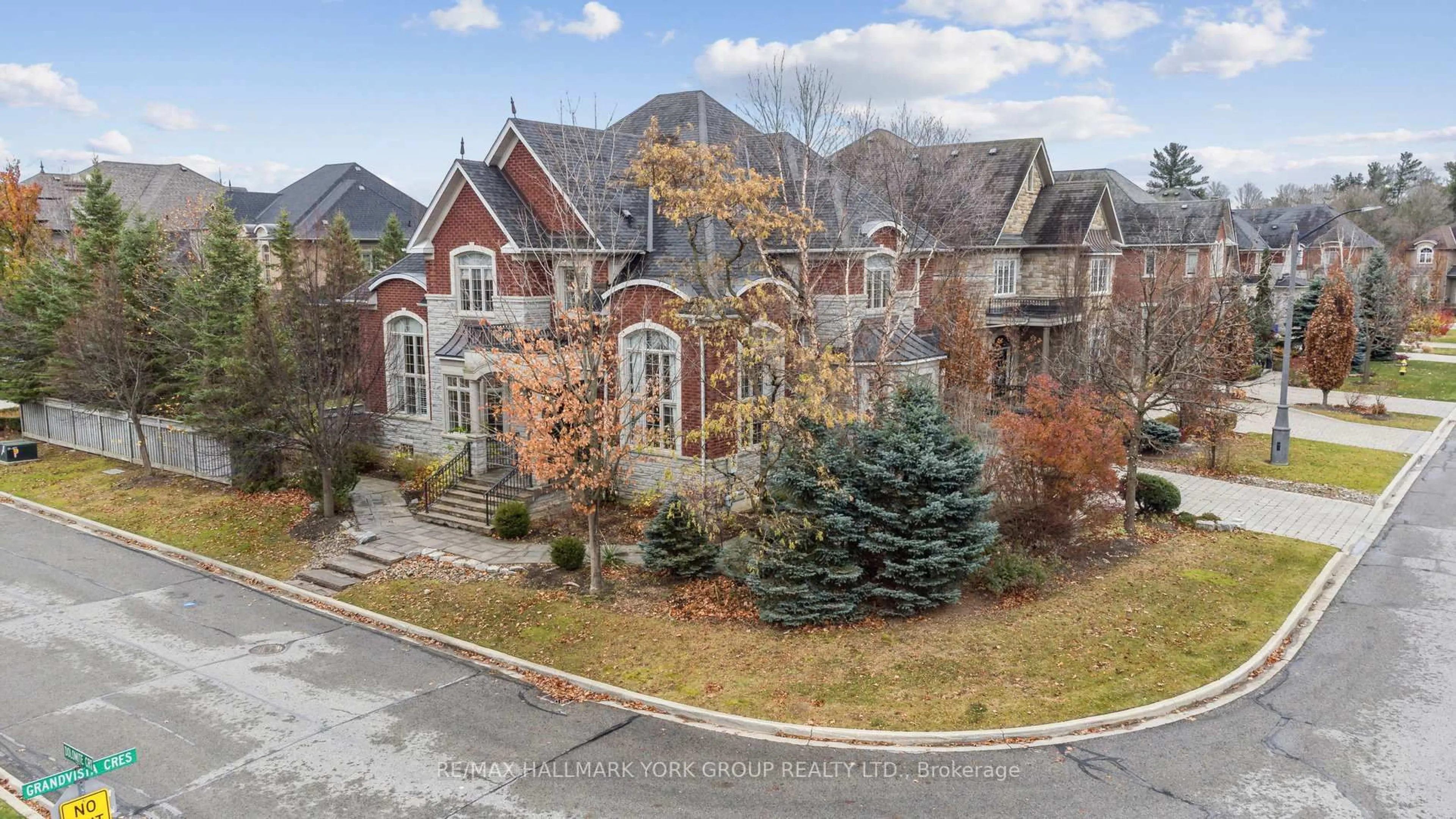 A pic from outside/outdoor area/front of a property/back of a property/a pic from drone, unknown for 100 Grandvista Cres, Vaughan Ontario L4H 3J6