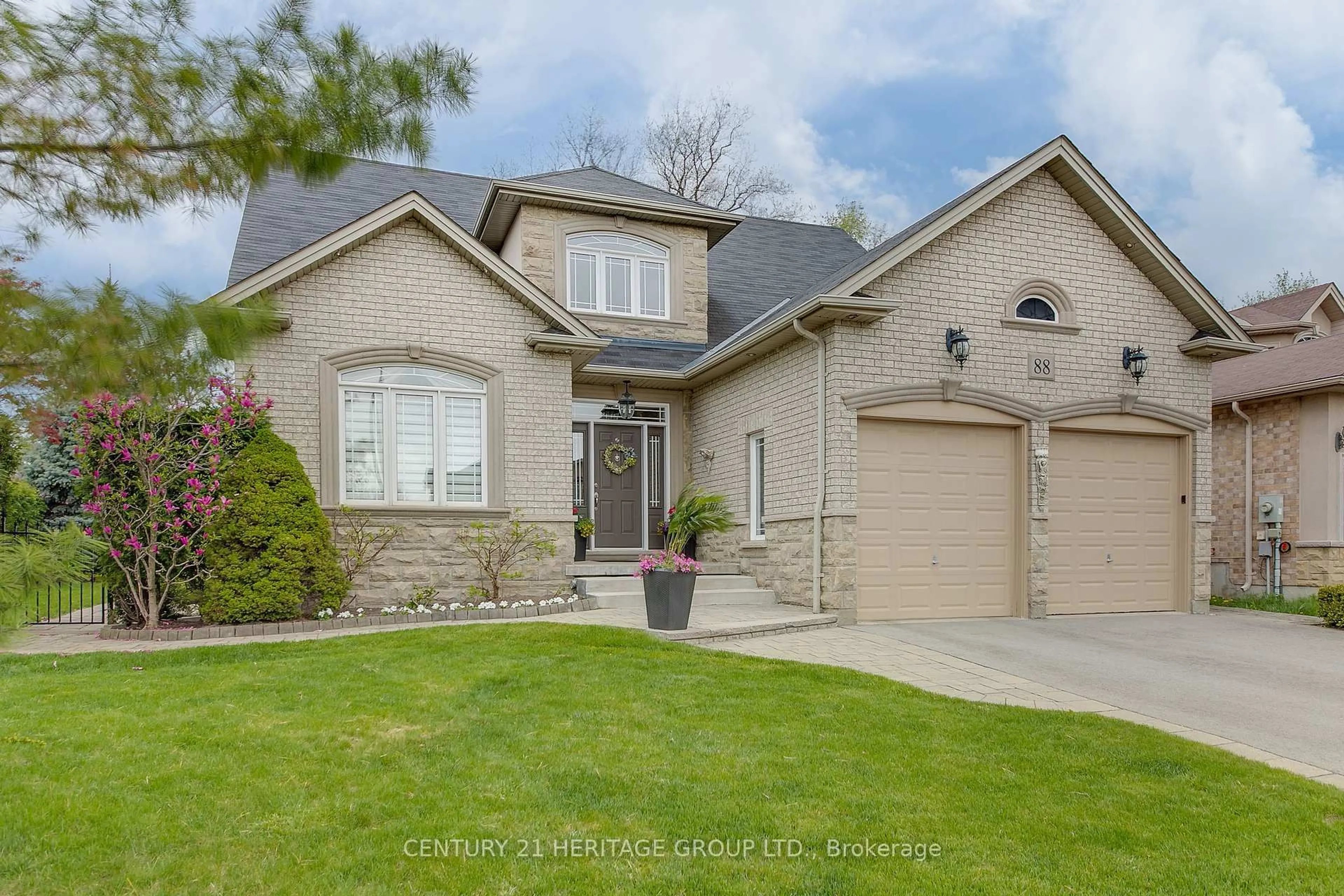 Home with brick exterior material, street for 88 Wyman Cres, Bradford West Gwillimbury Ontario L3Z 3J7