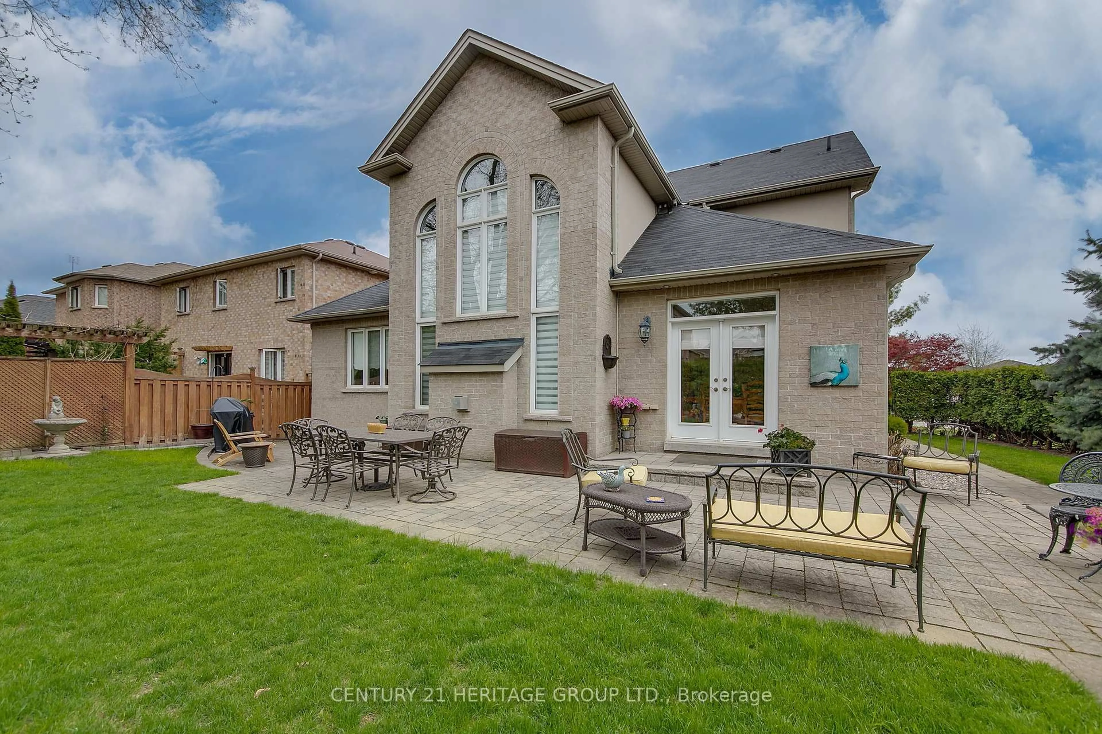 Patio, street for 88 Wyman Cres, Bradford West Gwillimbury Ontario L3Z 3J7