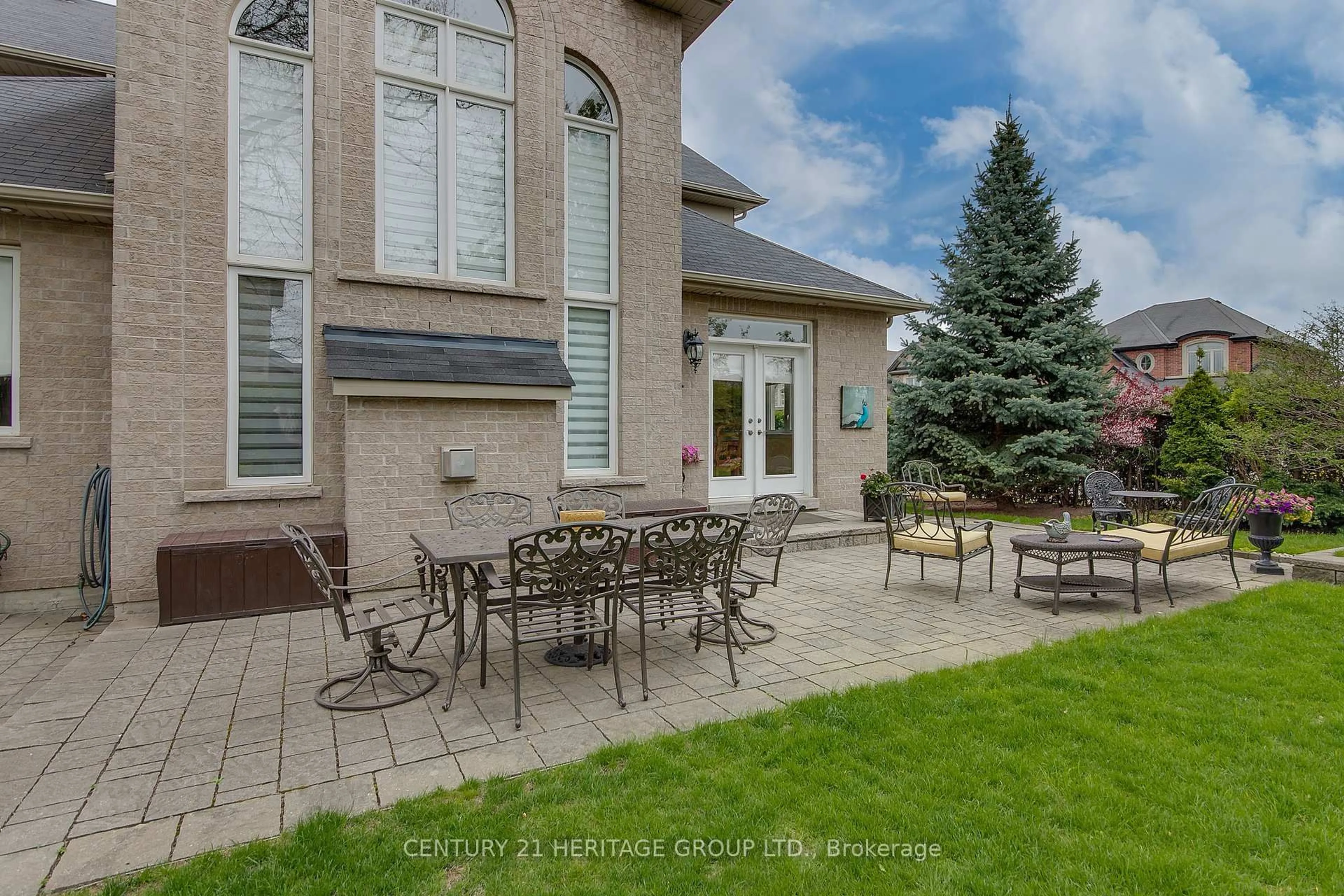 Patio, street for 88 Wyman Cres, Bradford West Gwillimbury Ontario L3Z 3J7