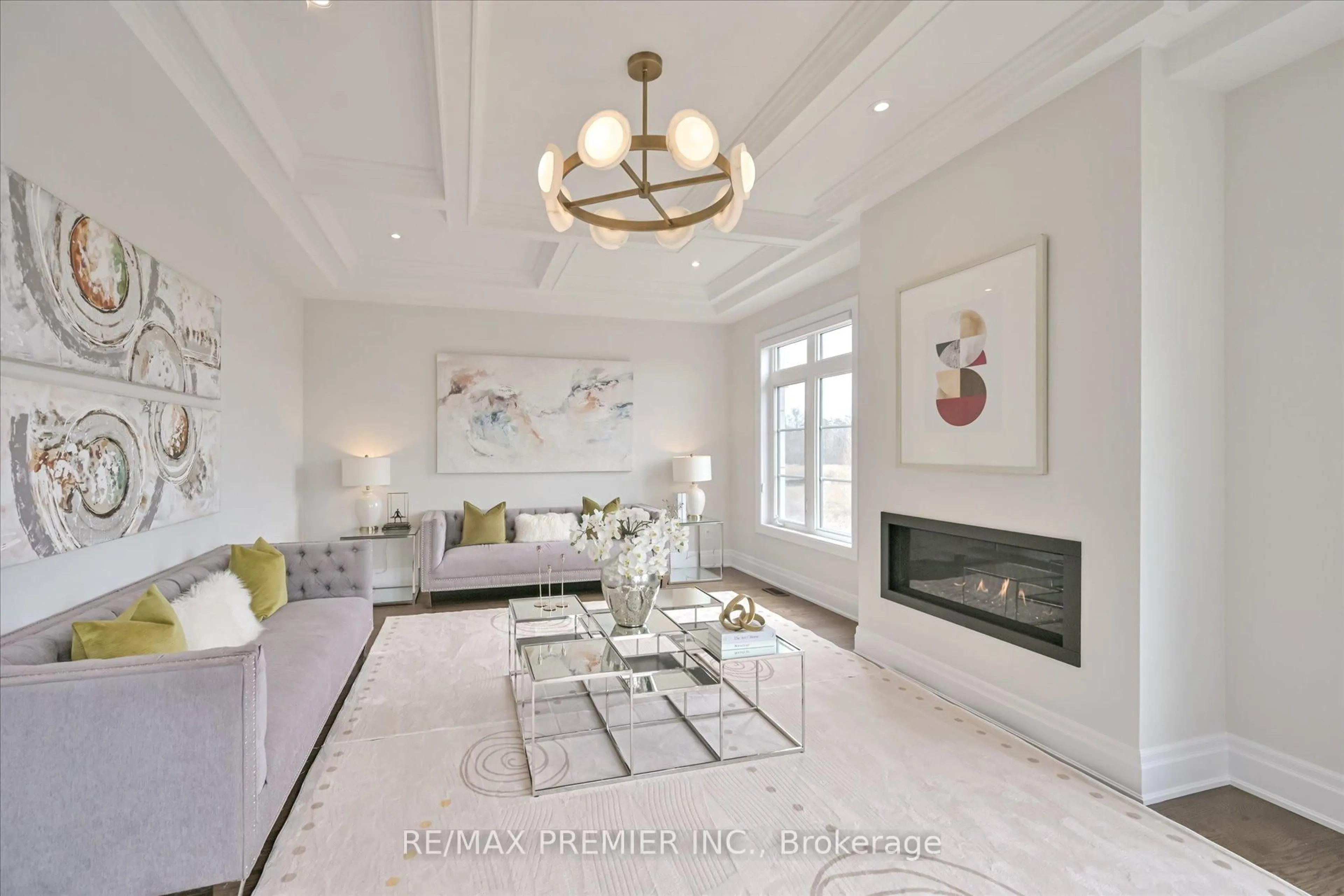 Living room with furniture, unknown for 94 Sunny Acre Cres, King Ontario L7B 0S6
