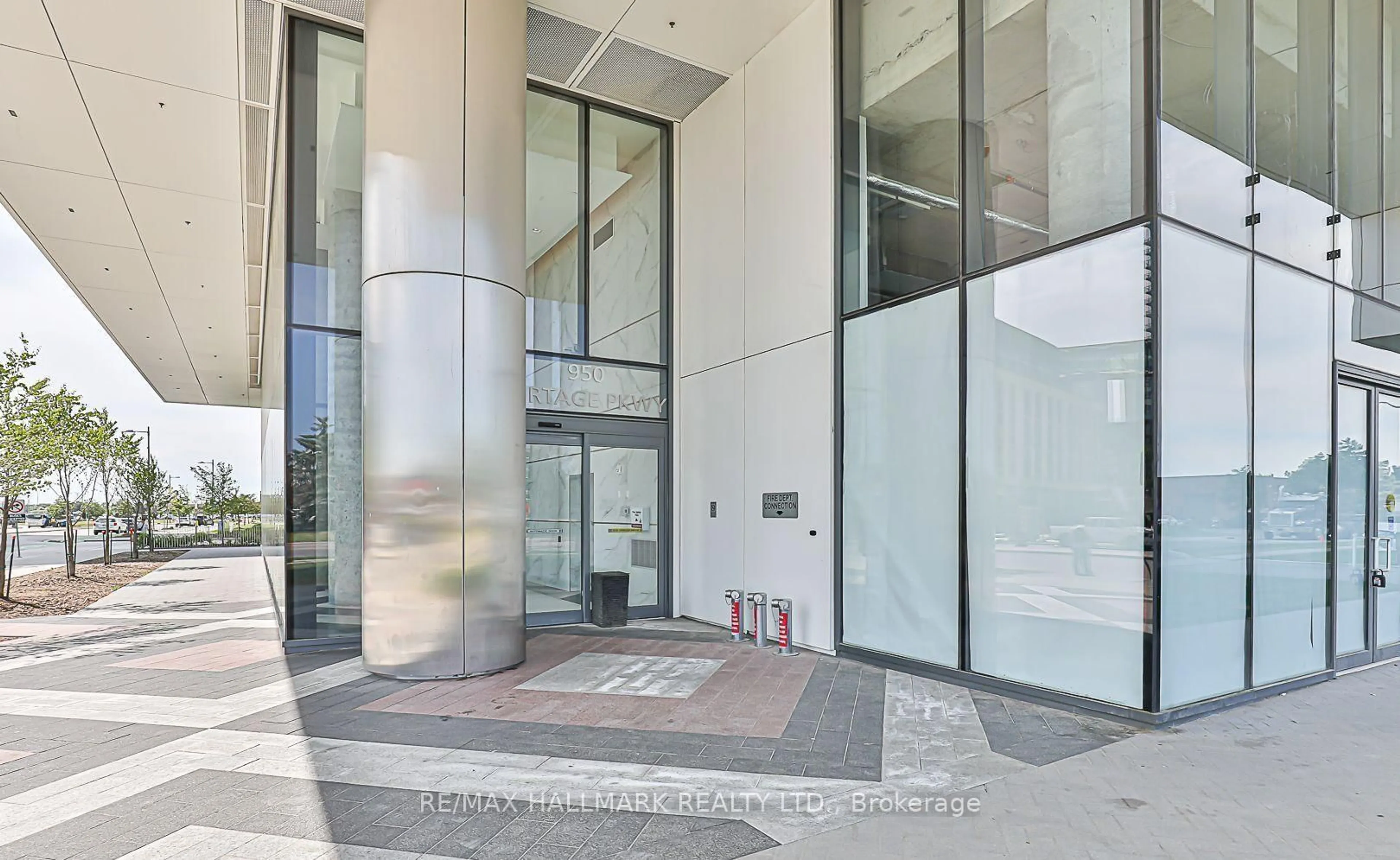 Indoor foyer for 950 PORTAGE Pkwy #2203, Vaughan Ontario L4K 0J7