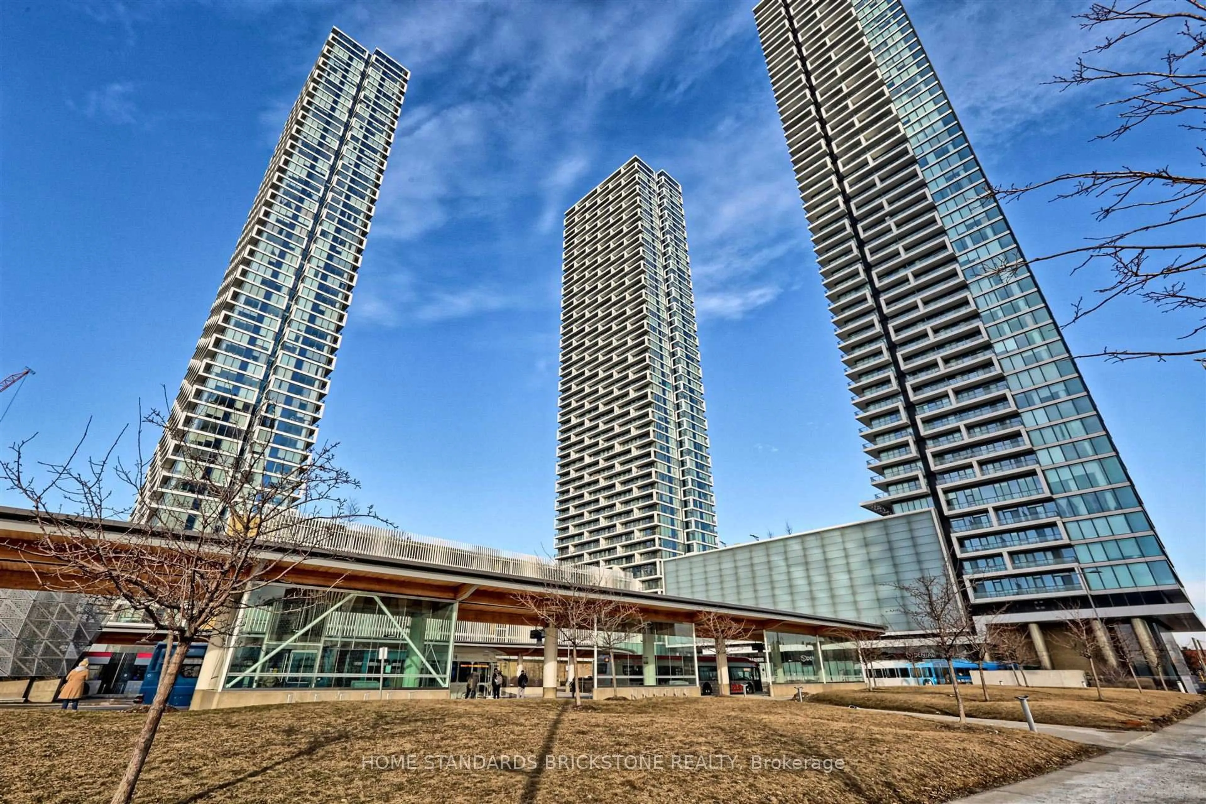 Indoor foyer for 898 Portage Pkwy #3707, Vaughan Ontario L4K 0J6