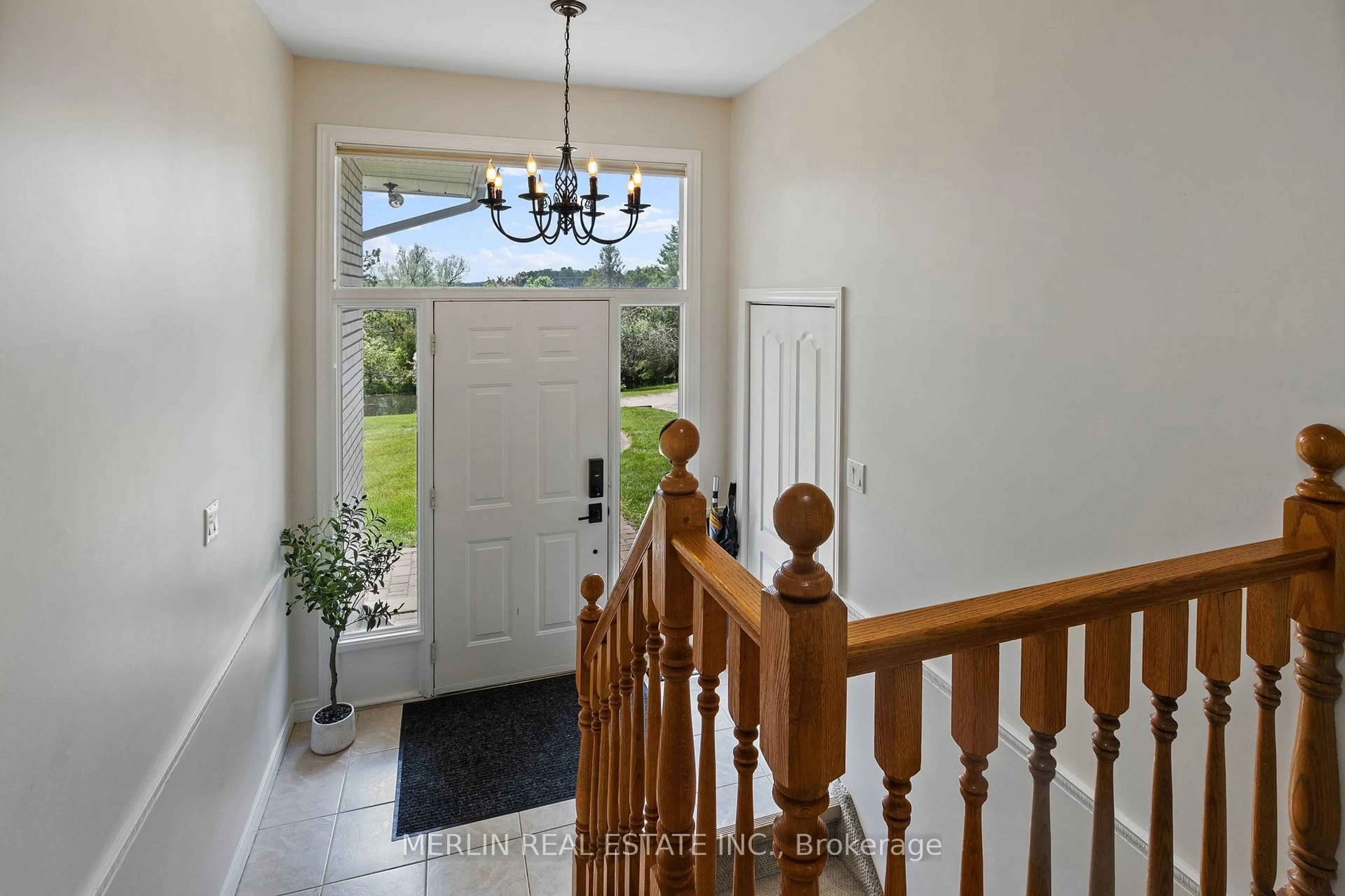 Indoor foyer for 2531 Concession Road 3, Adjala-Tosorontio Ontario L0N 1P0