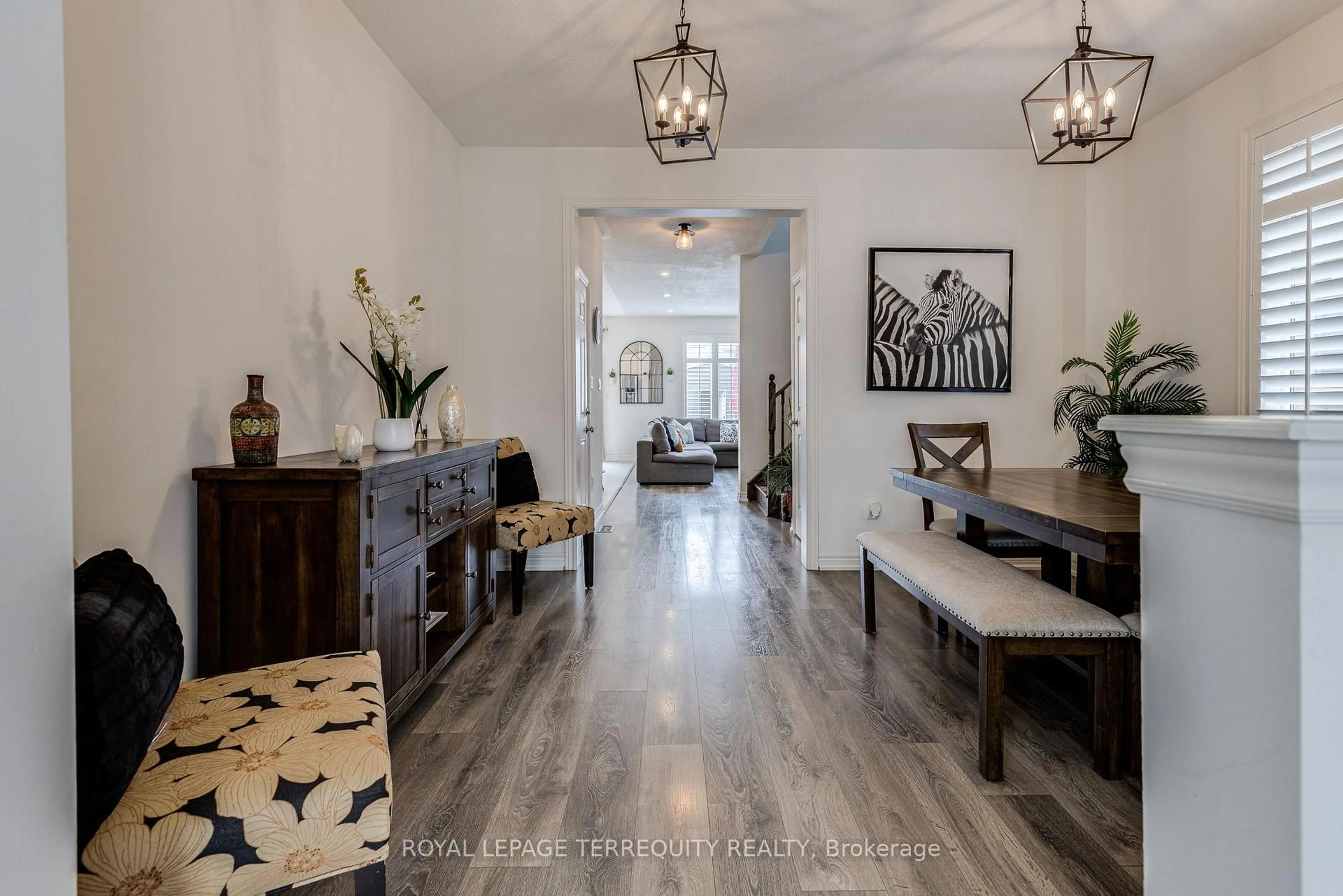 Indoor entryway for 51 Weaver Terr, New Tecumseth Ontario L0G 1W0