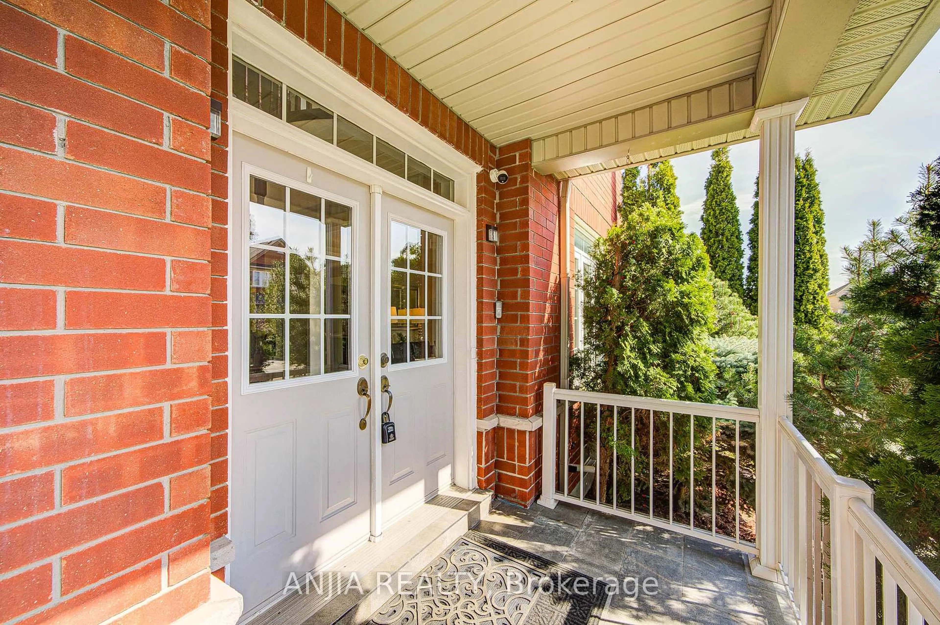 Indoor entryway for 1 Outlook Terrace Dr, Markham Ontario L6E 1K1