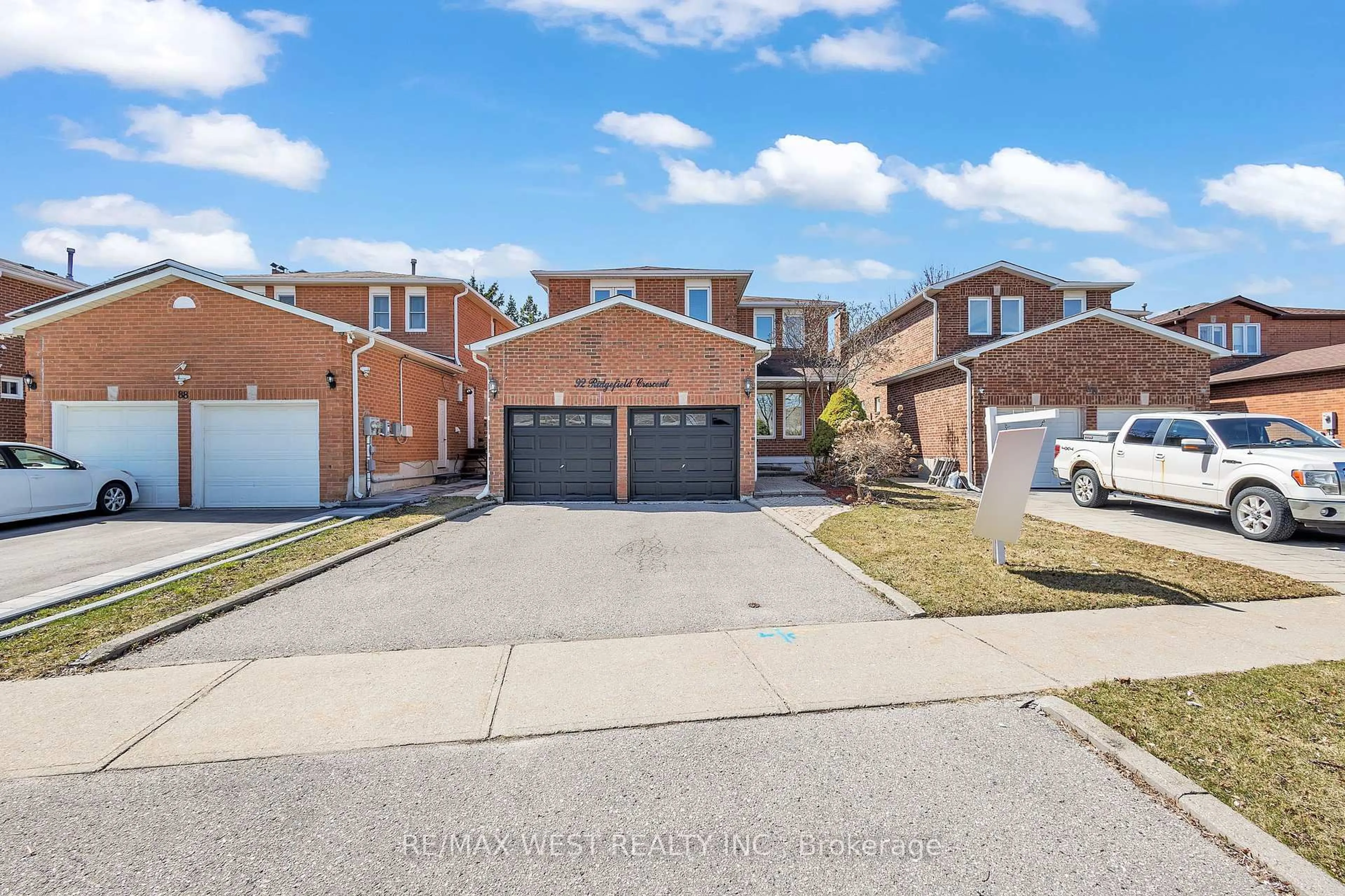 Unknown for 92 Ridgefield Cres, Vaughan Ontario L6A 1J8