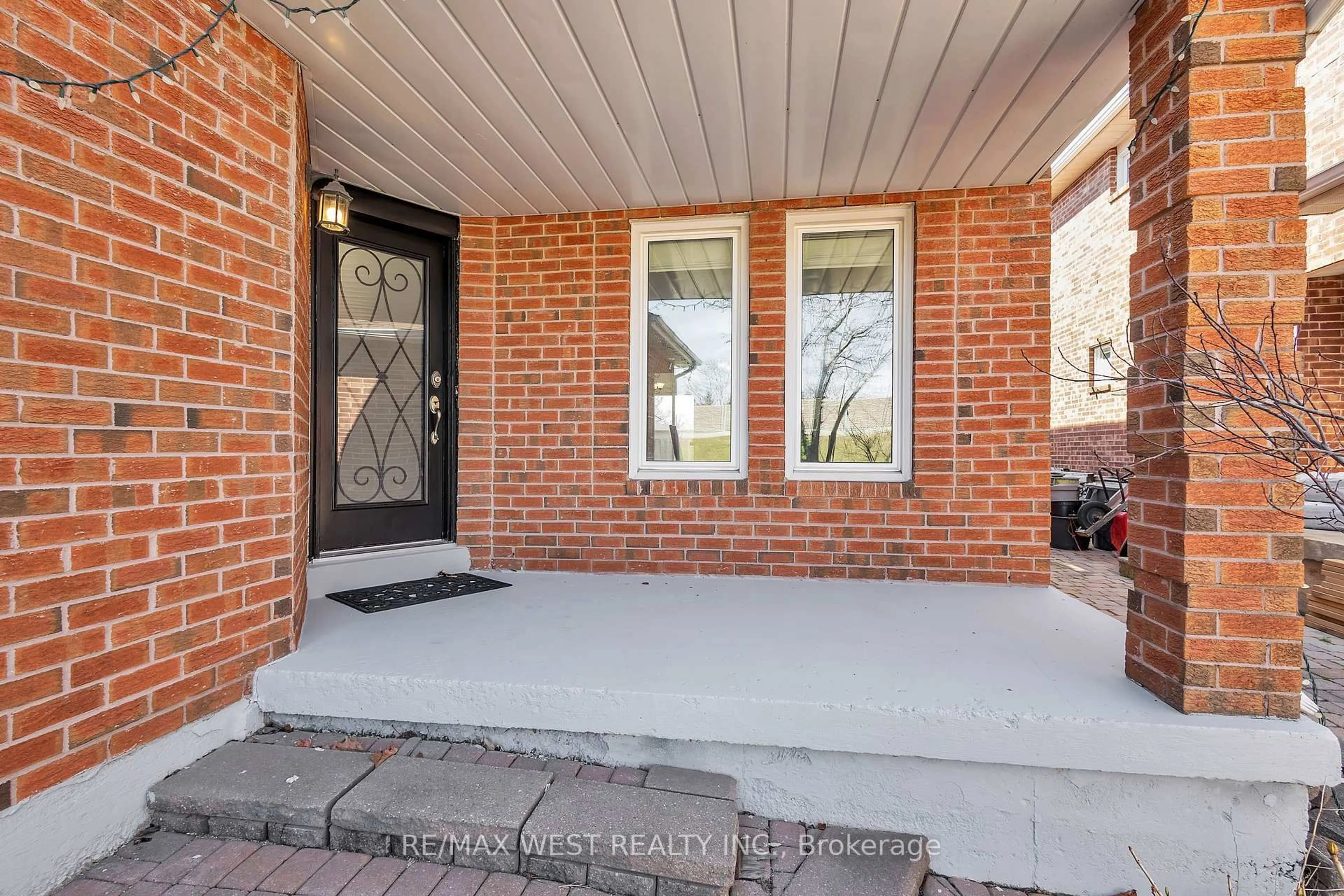 Unknown for 92 Ridgefield Cres, Vaughan Ontario L6A 1J8