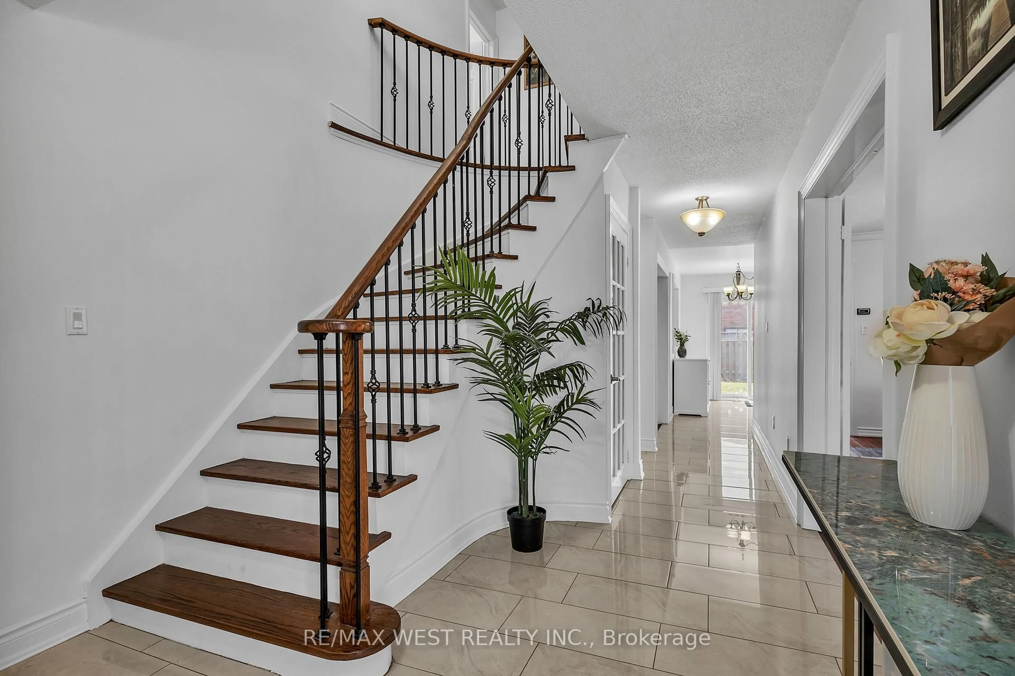 Unknown for 92 Ridgefield Cres, Vaughan Ontario L6A 1J8