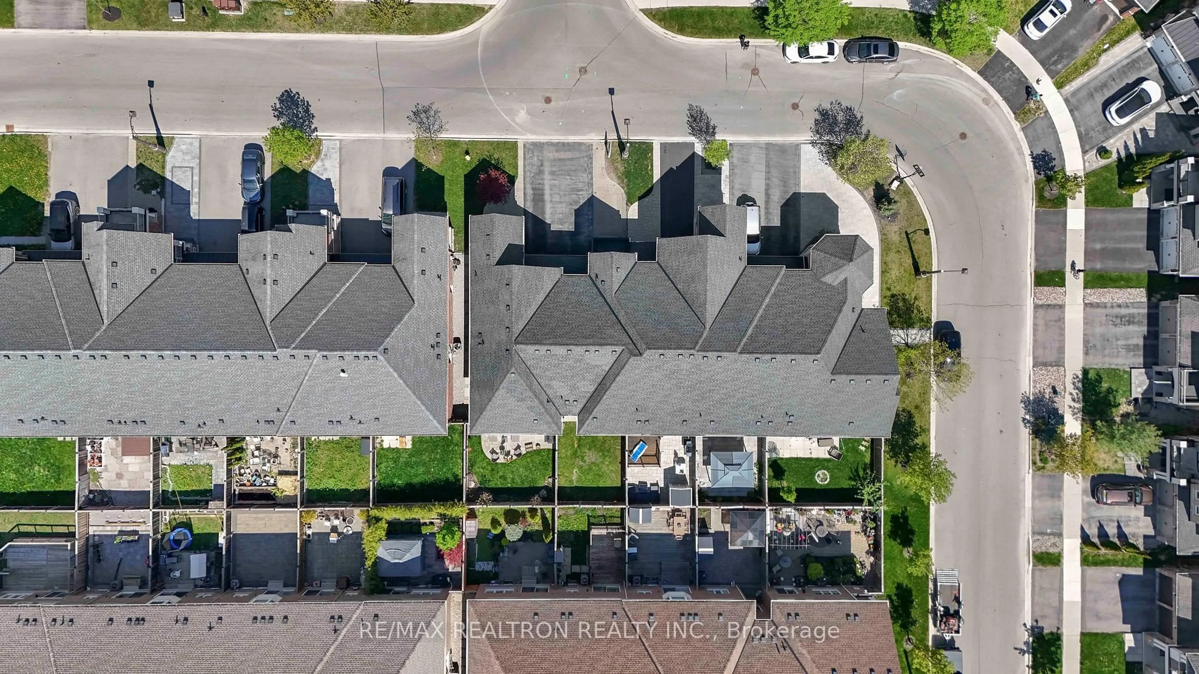 A pic from outside/outdoor area/front of a property/back of a property/a pic from drone, street for 4 Andrew Green Cres, Whitchurch-Stouffville Ontario L4A 1T8