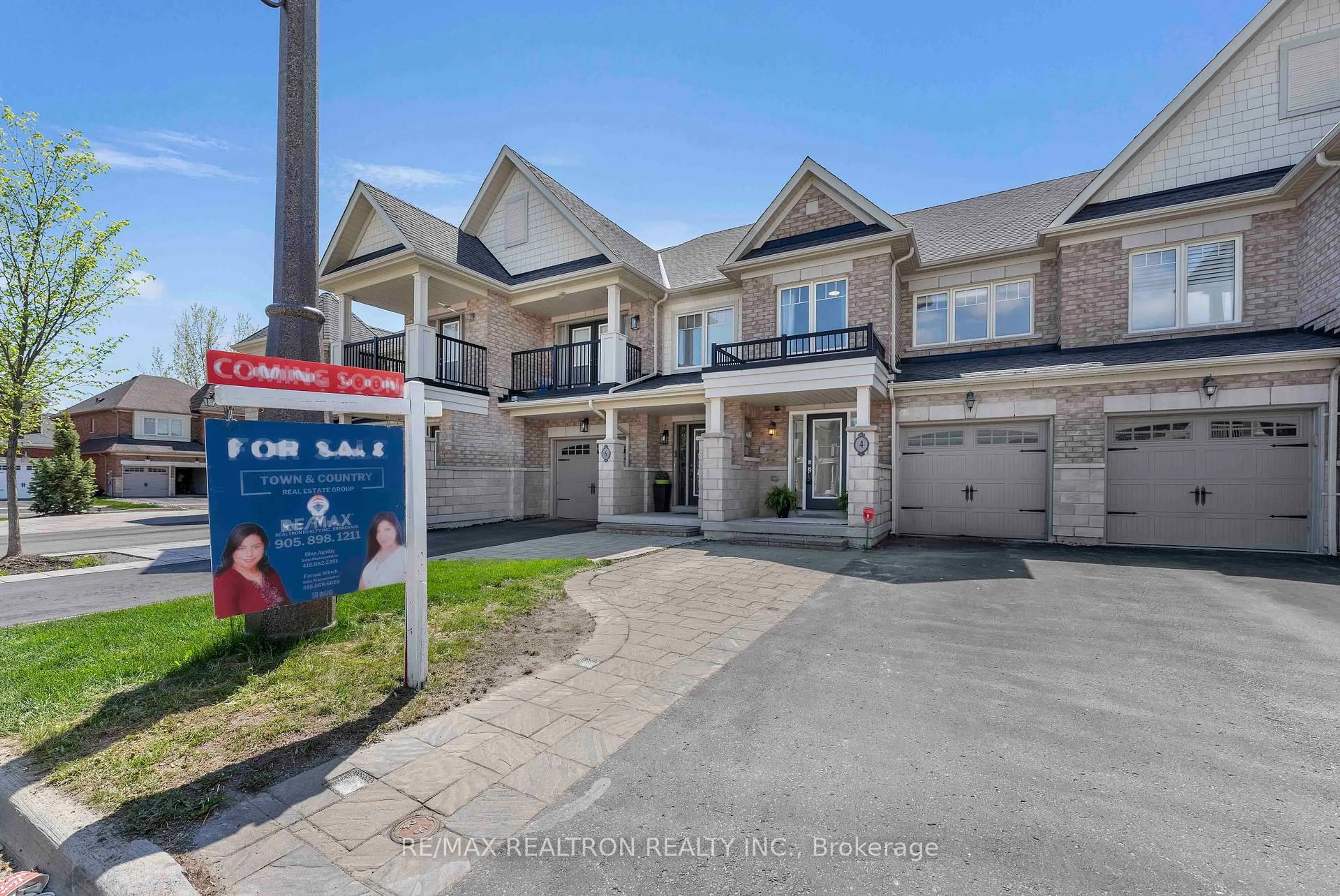 A pic from outside/outdoor area/front of a property/back of a property/a pic from drone, street for 4 Andrew Green Cres, Whitchurch-Stouffville Ontario L4A 1T8