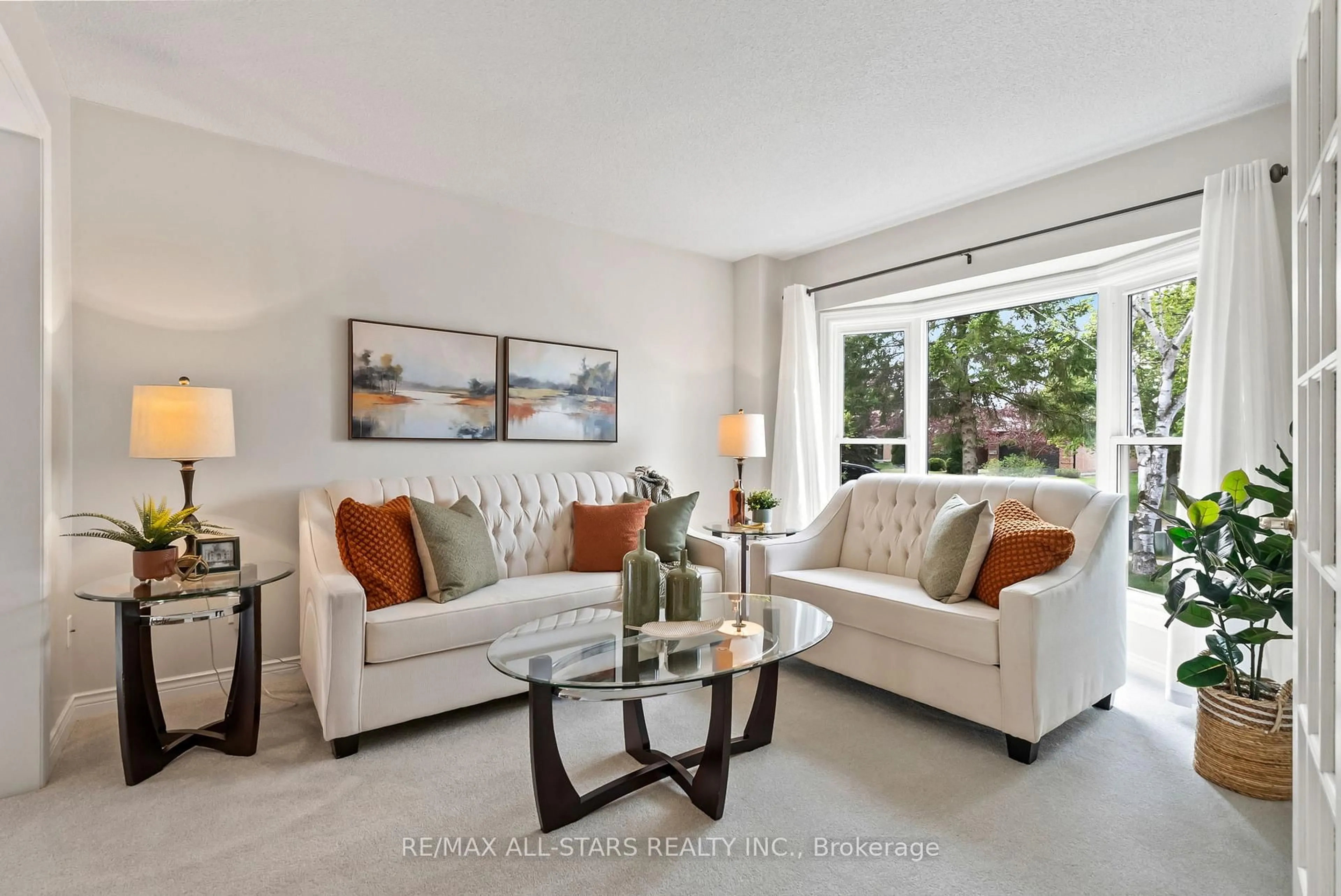 Living room with furniture, ceramic/tile floor for 20 Enzo Cres, Uxbridge Ontario L9P 1M2