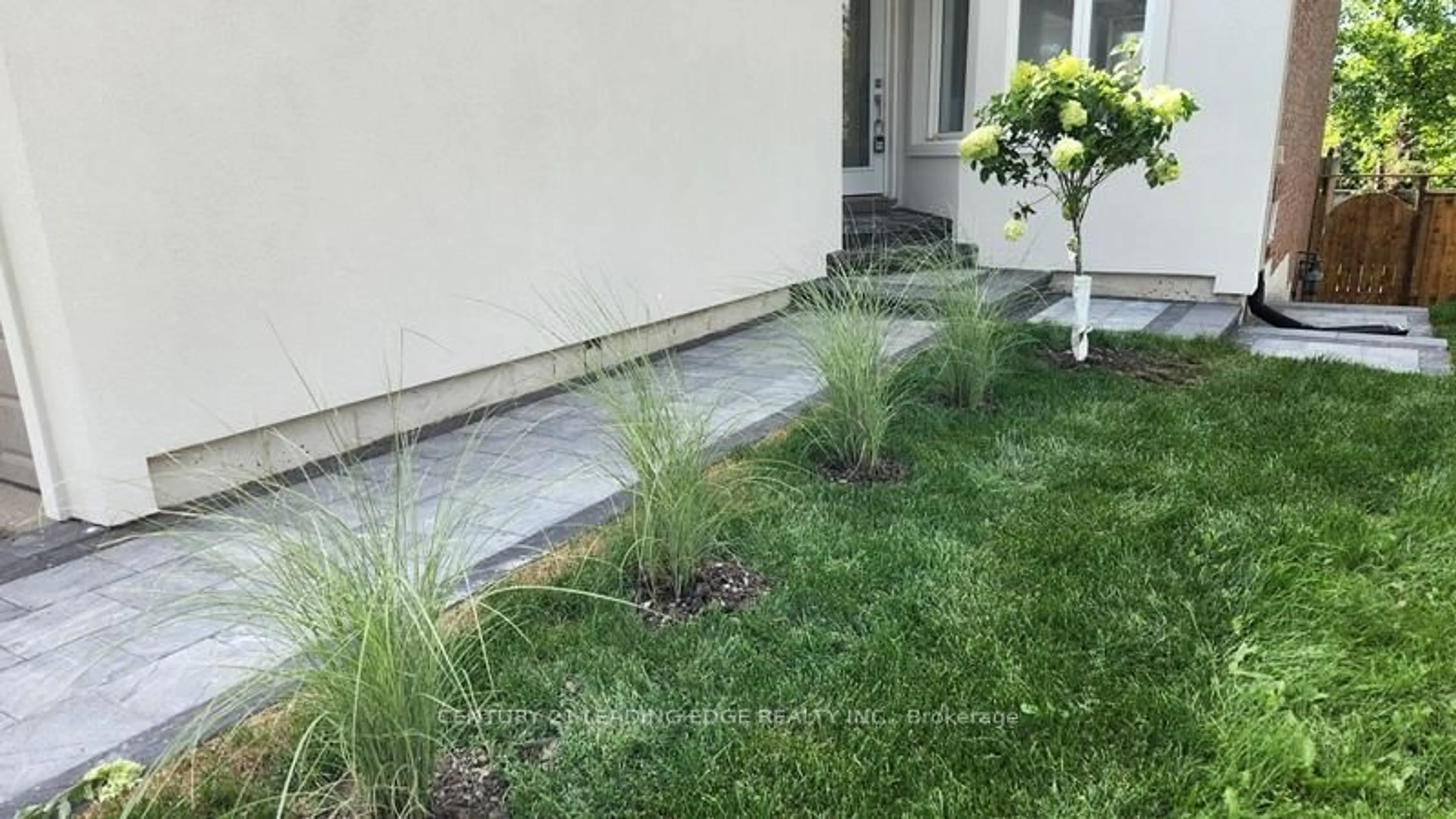 Patio, street for 88 Bonny Meadows Dr, Aurora Ontario L4G 6M9