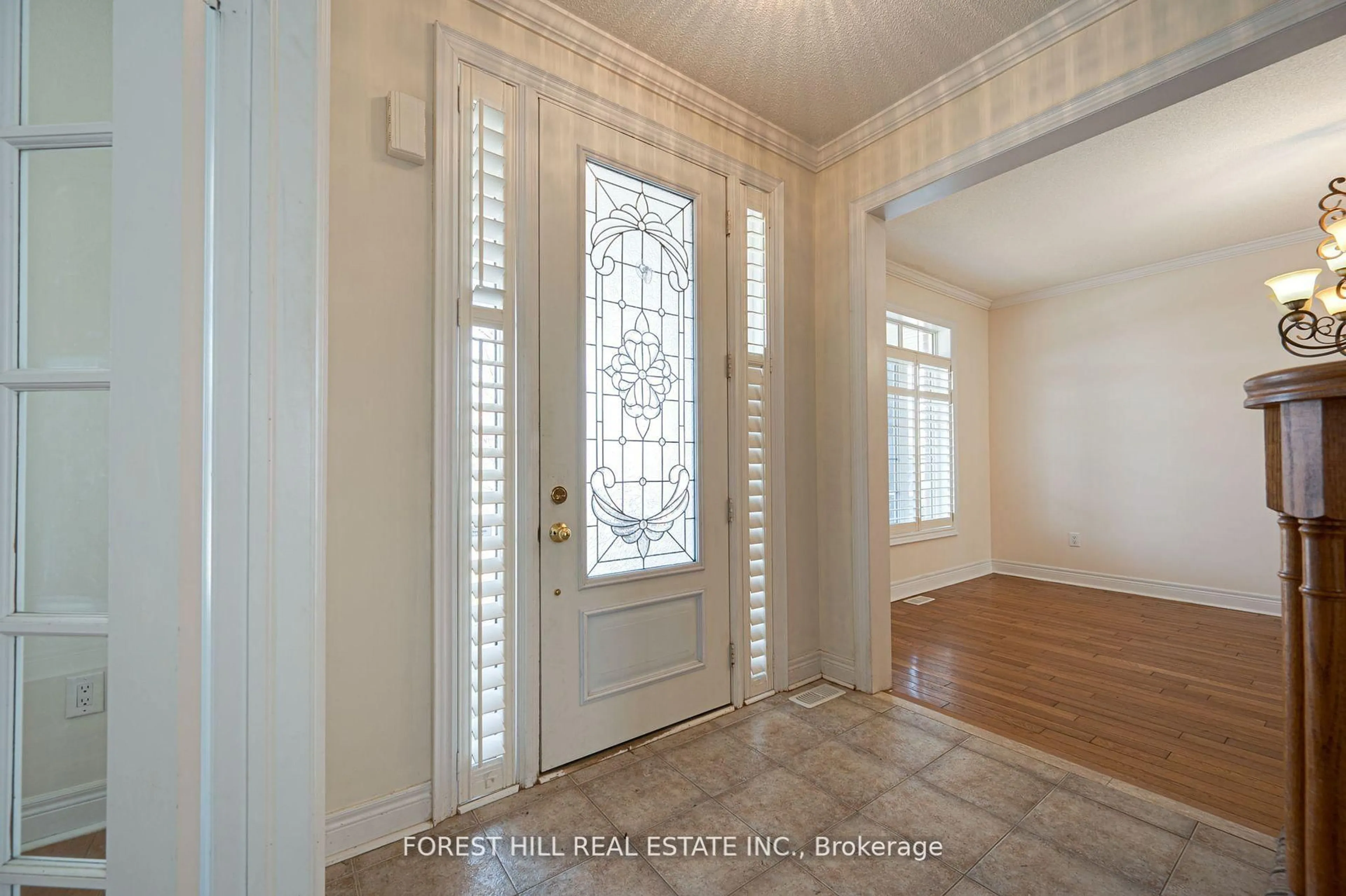 Indoor entryway for 33 Collier Cres, Essa Ontario L0M 1B5