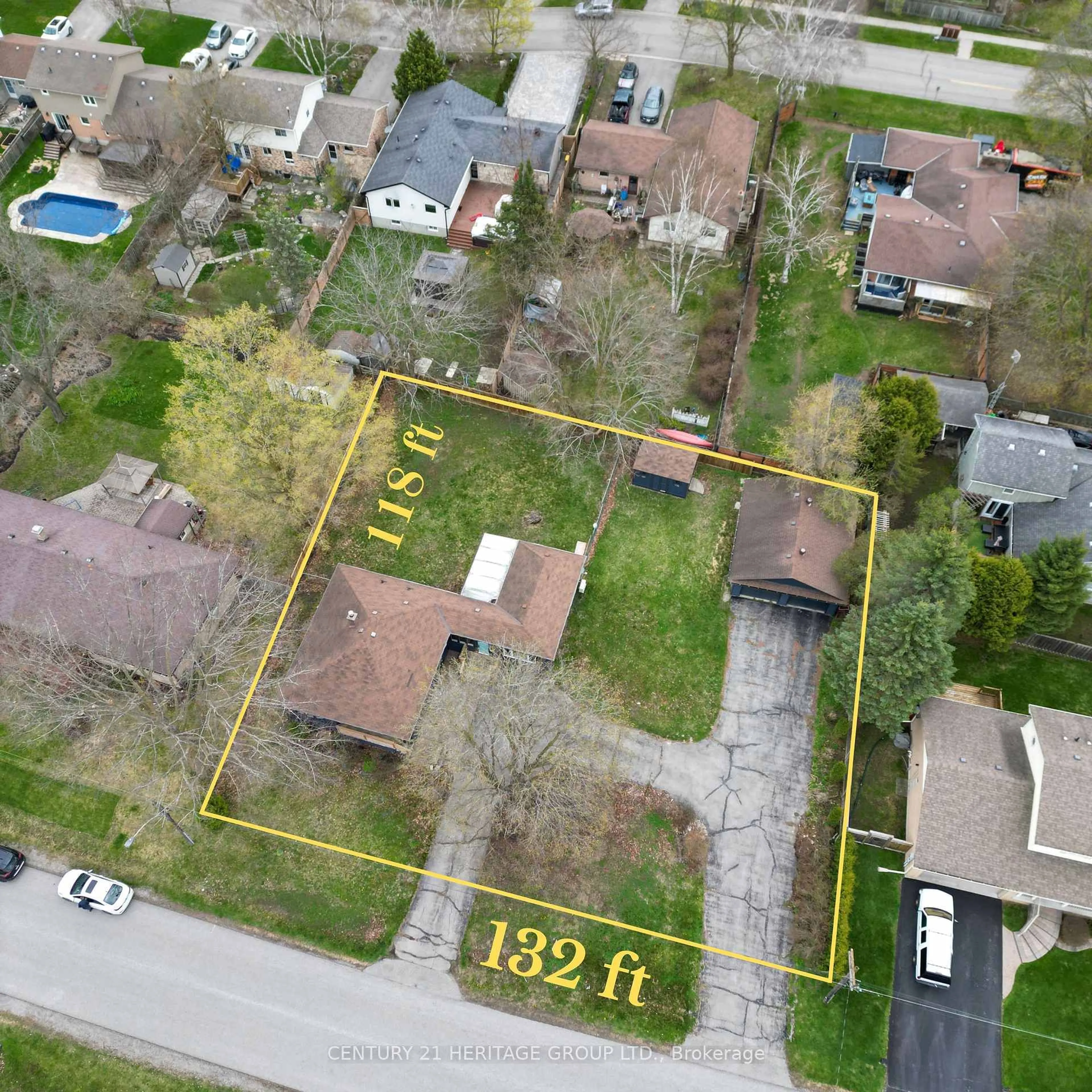 A pic from outside/outdoor area/front of a property/back of a property/a pic from drone, street for 7 Victory Dr, East Gwillimbury Ontario L0G 1M0