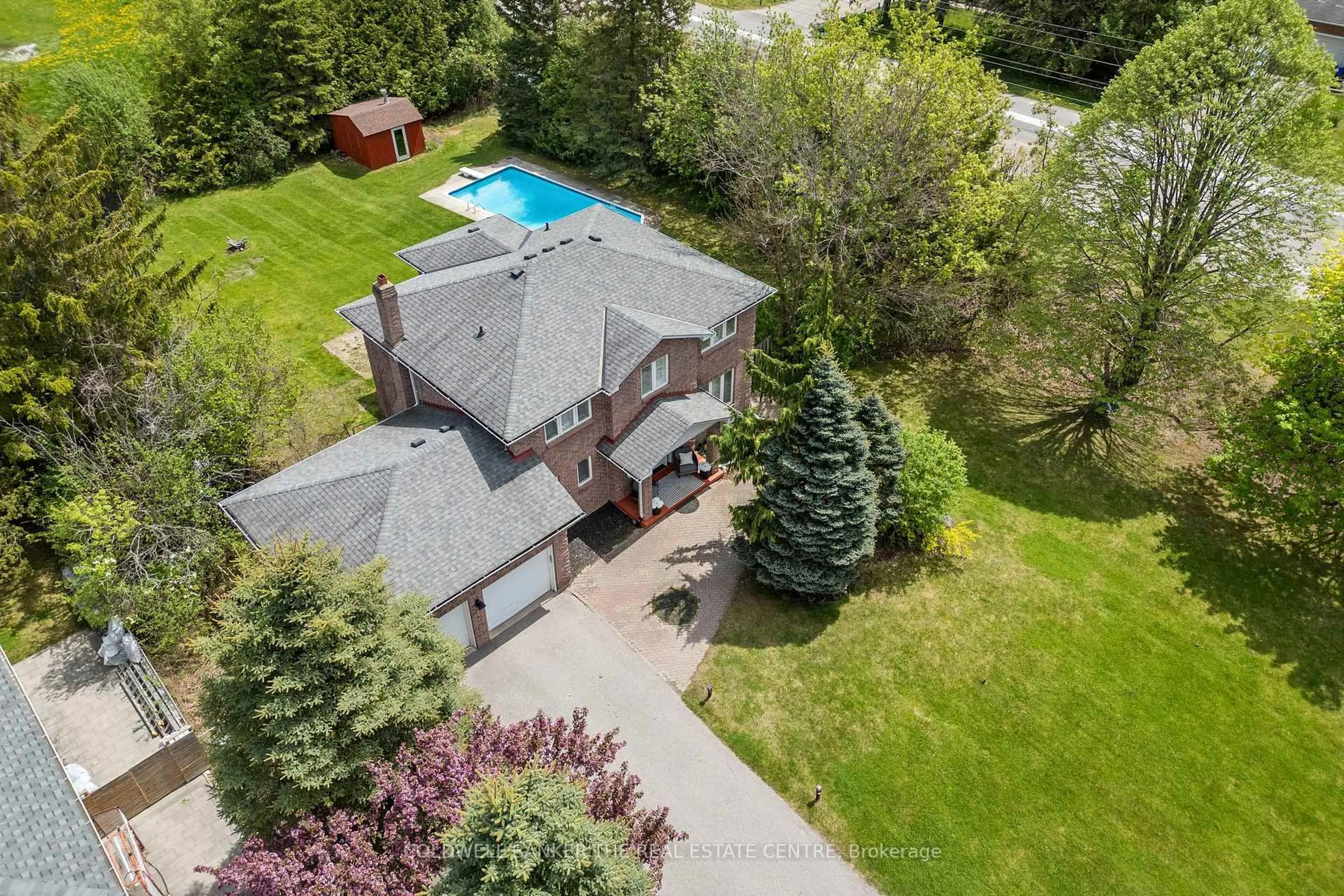 A pic from outside/outdoor area/front of a property/back of a property/a pic from drone, street for 3 Donlands Ave, East Gwillimbury Ontario L0G 1V0