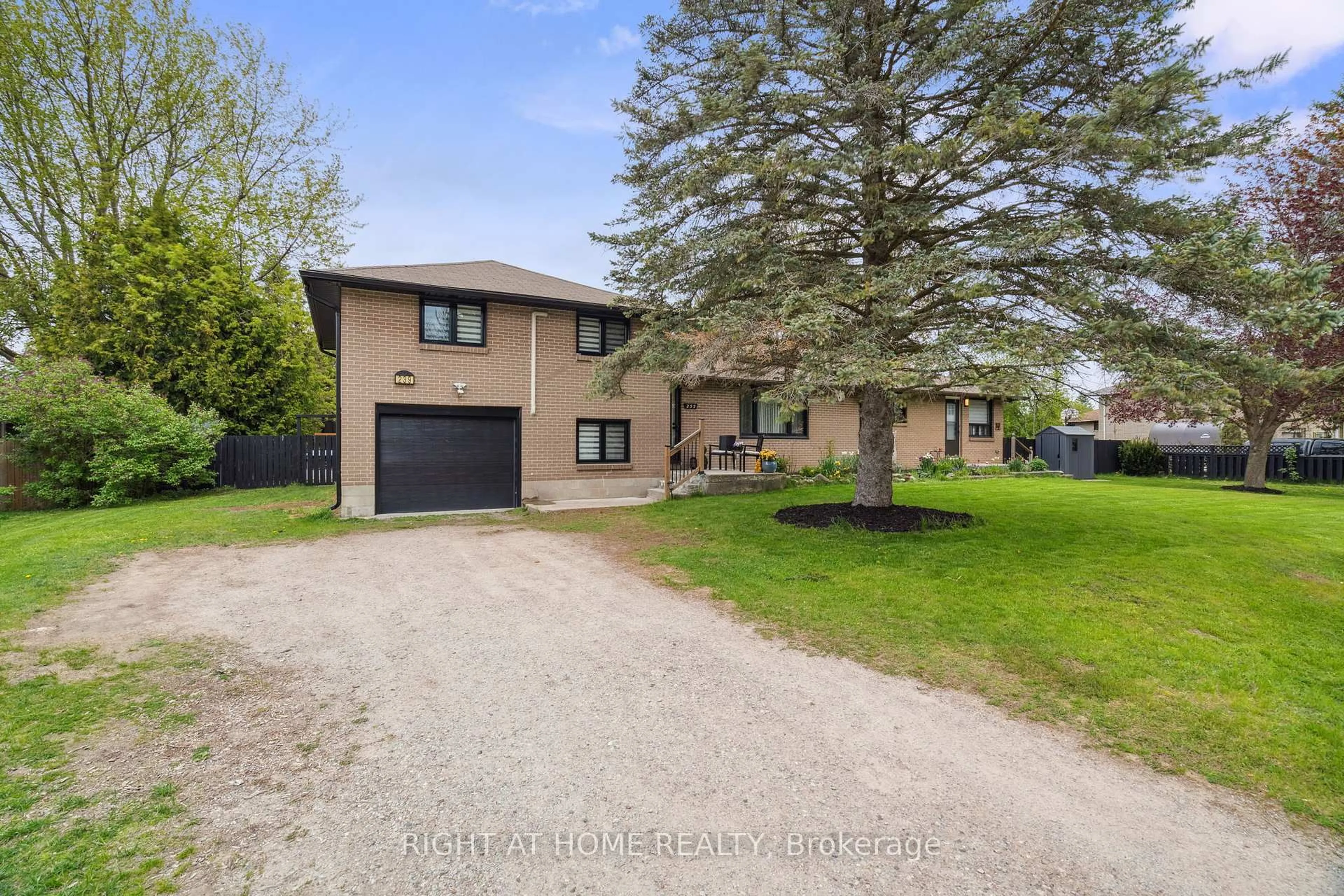 A pic from outside/outdoor area/front of a property/back of a property/a pic from drone, street for 239 Cindy Lane, Essa Ontario L0M 1B0